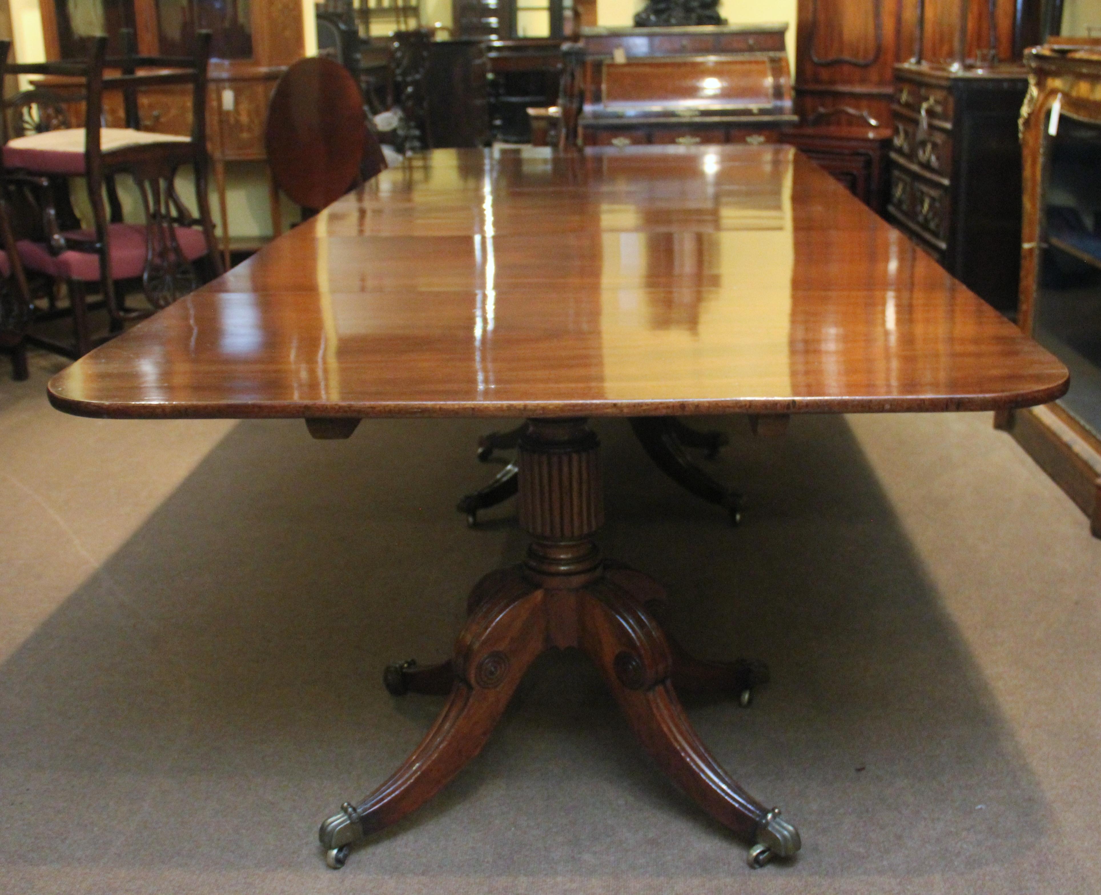 Table de salle à manger à trois pieds en acajou du début du 19e siècle Bon état - En vente à Martlesham, GB