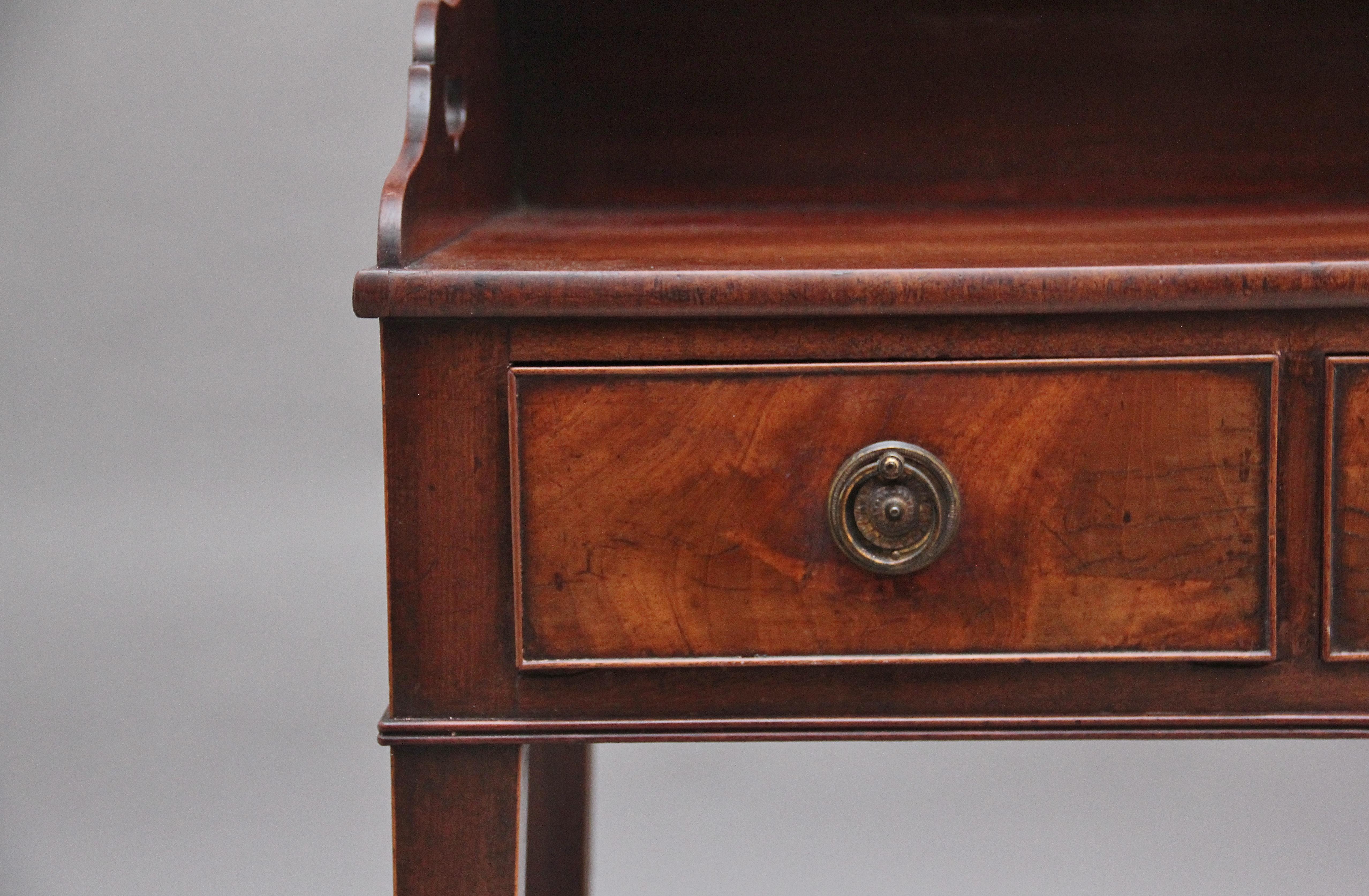 Früher Mahagoni-Schreibtisch des 19. Jahrhunderts im Angebot 4