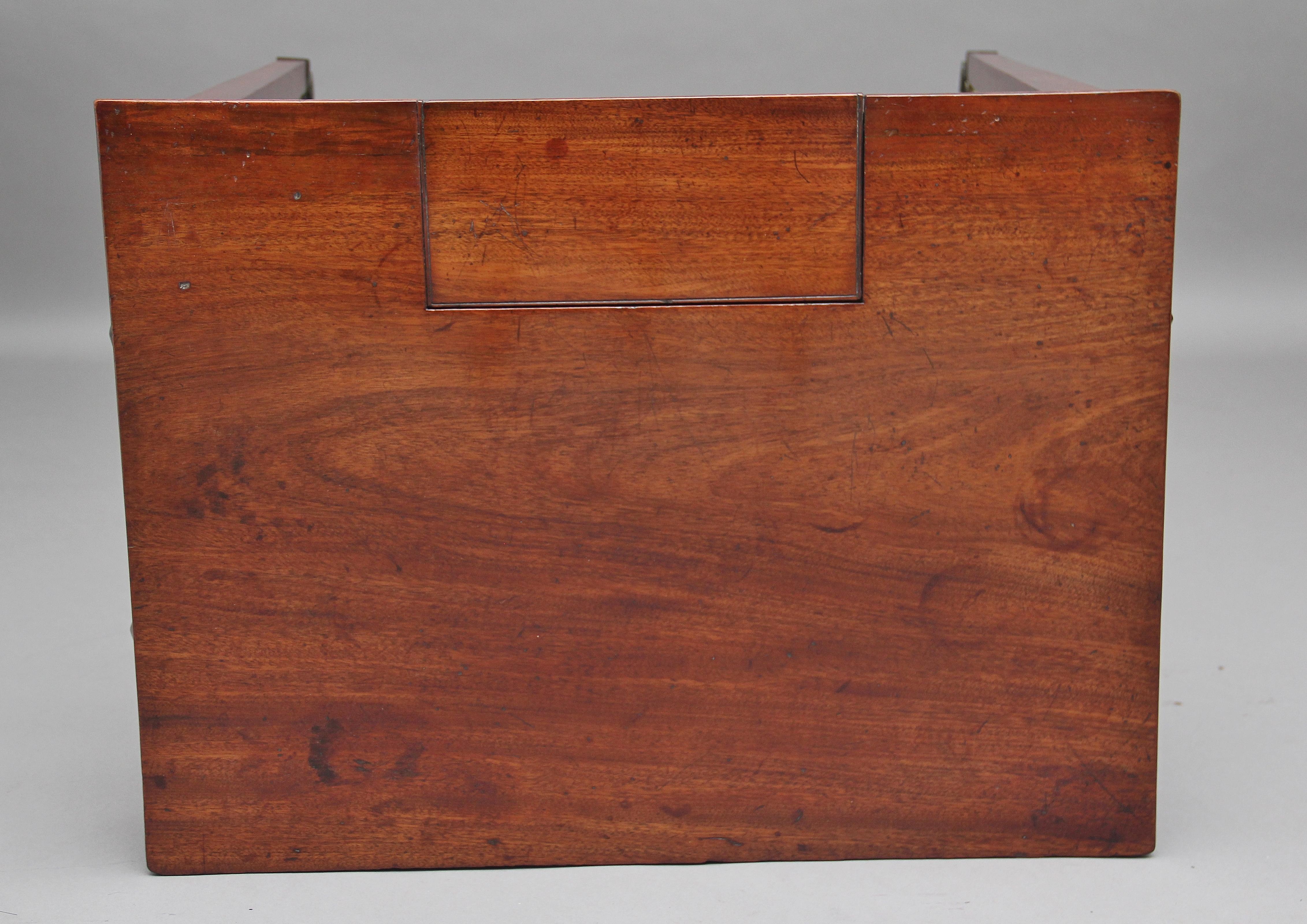 Mahagoni-Schreibtisch aus dem frühen 19. Jahrhundert im Angebot 5