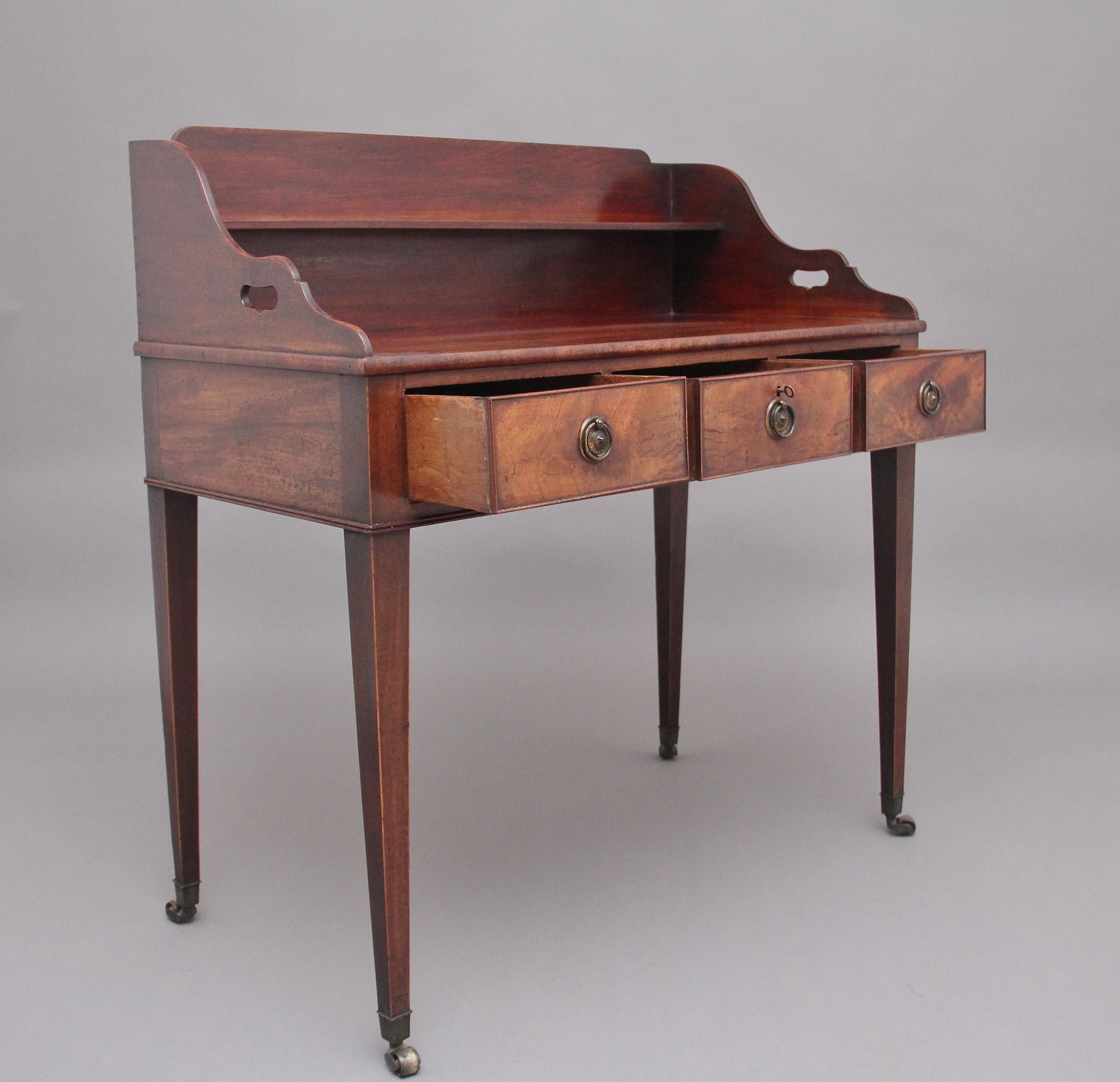 Early 19th Century Mahogany Writing Table In Good Condition For Sale In Martlesham, GB