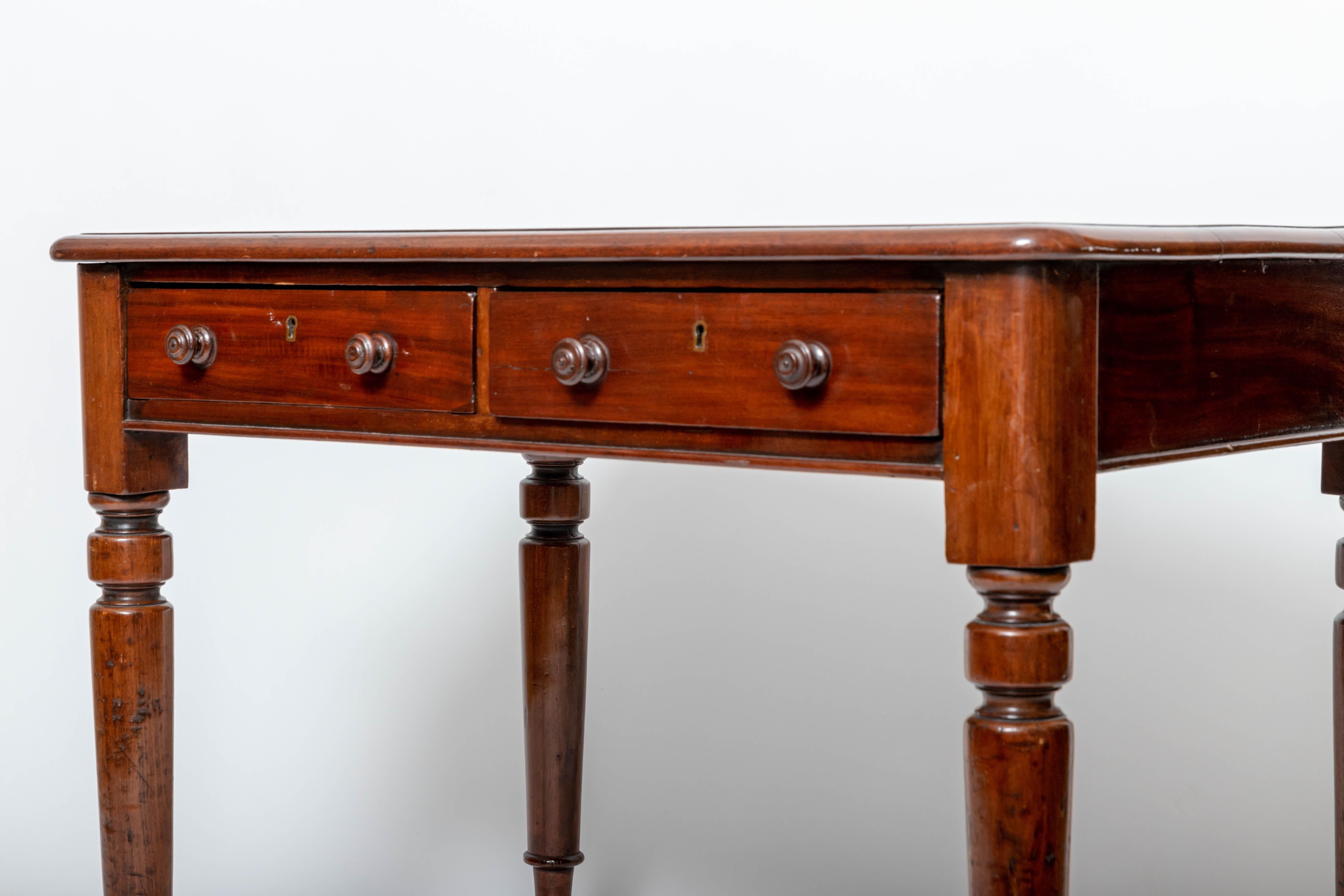 Early 19th Century Mahogany Writing Table im Zustand „Gut“ im Angebot in East Hampton, NY