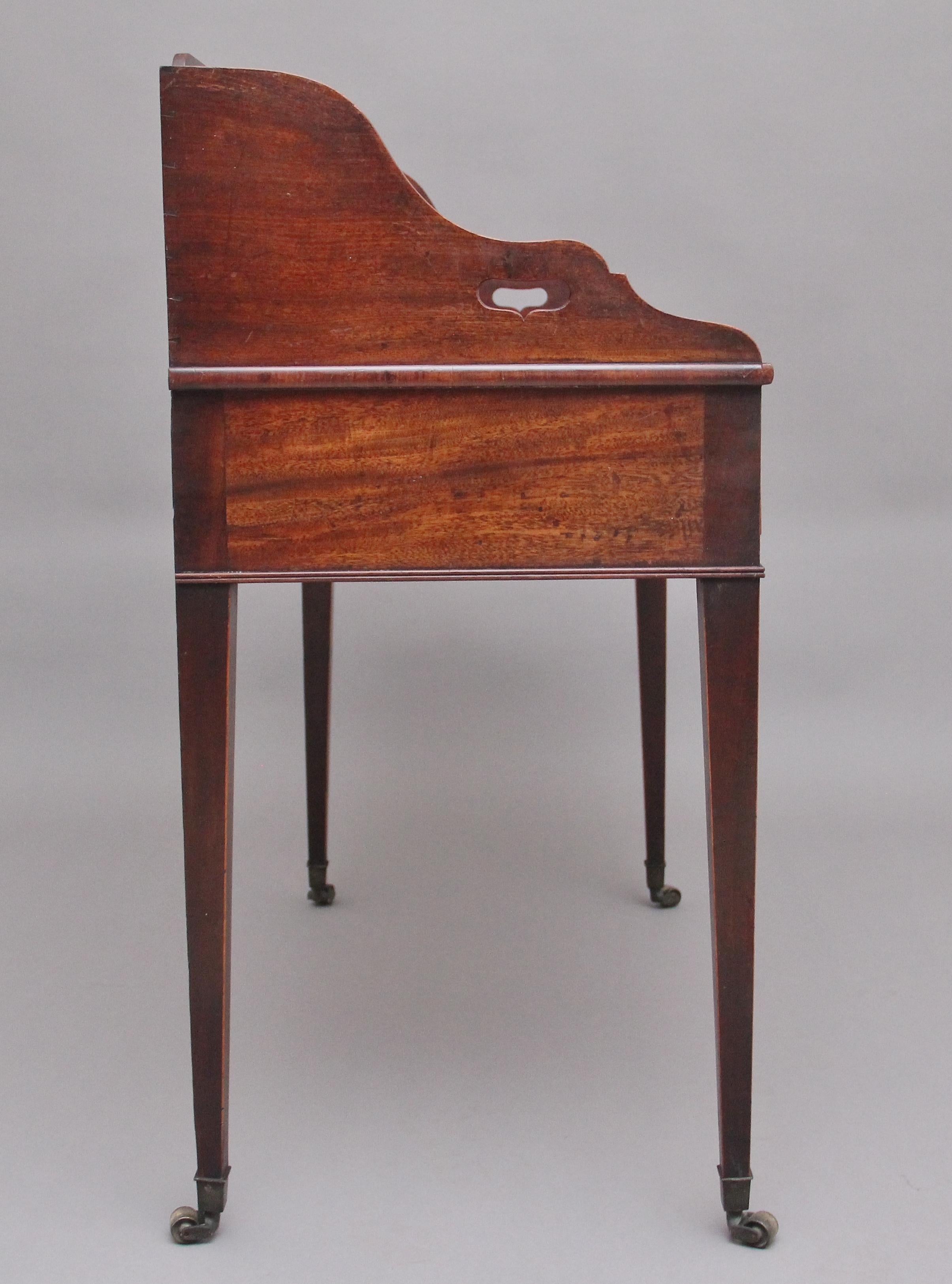 Early 19th Century Mahogany Writing Table For Sale 1