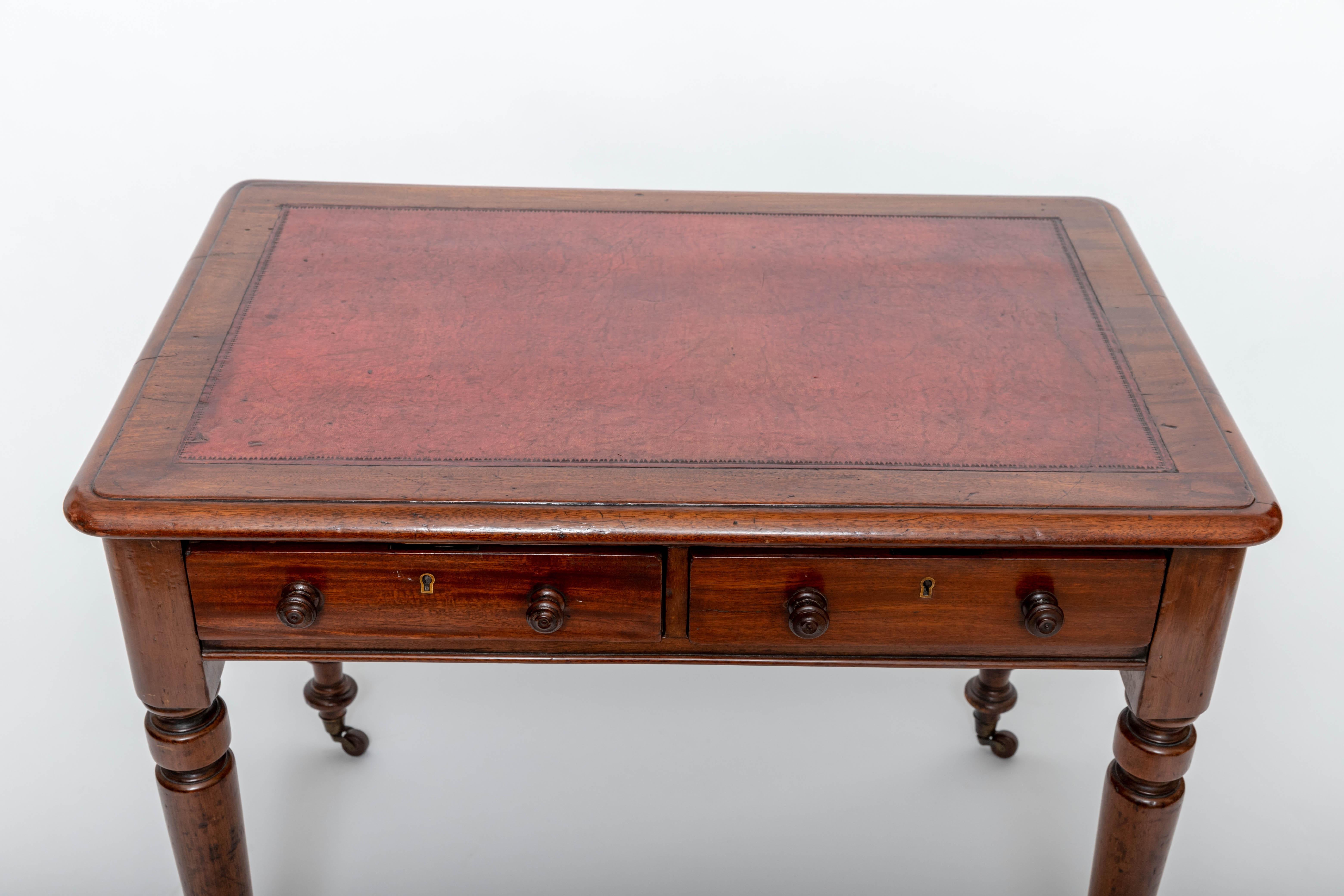 Early 19th Century Mahogany Writing Table (Mittleres 19. Jahrhundert) im Angebot