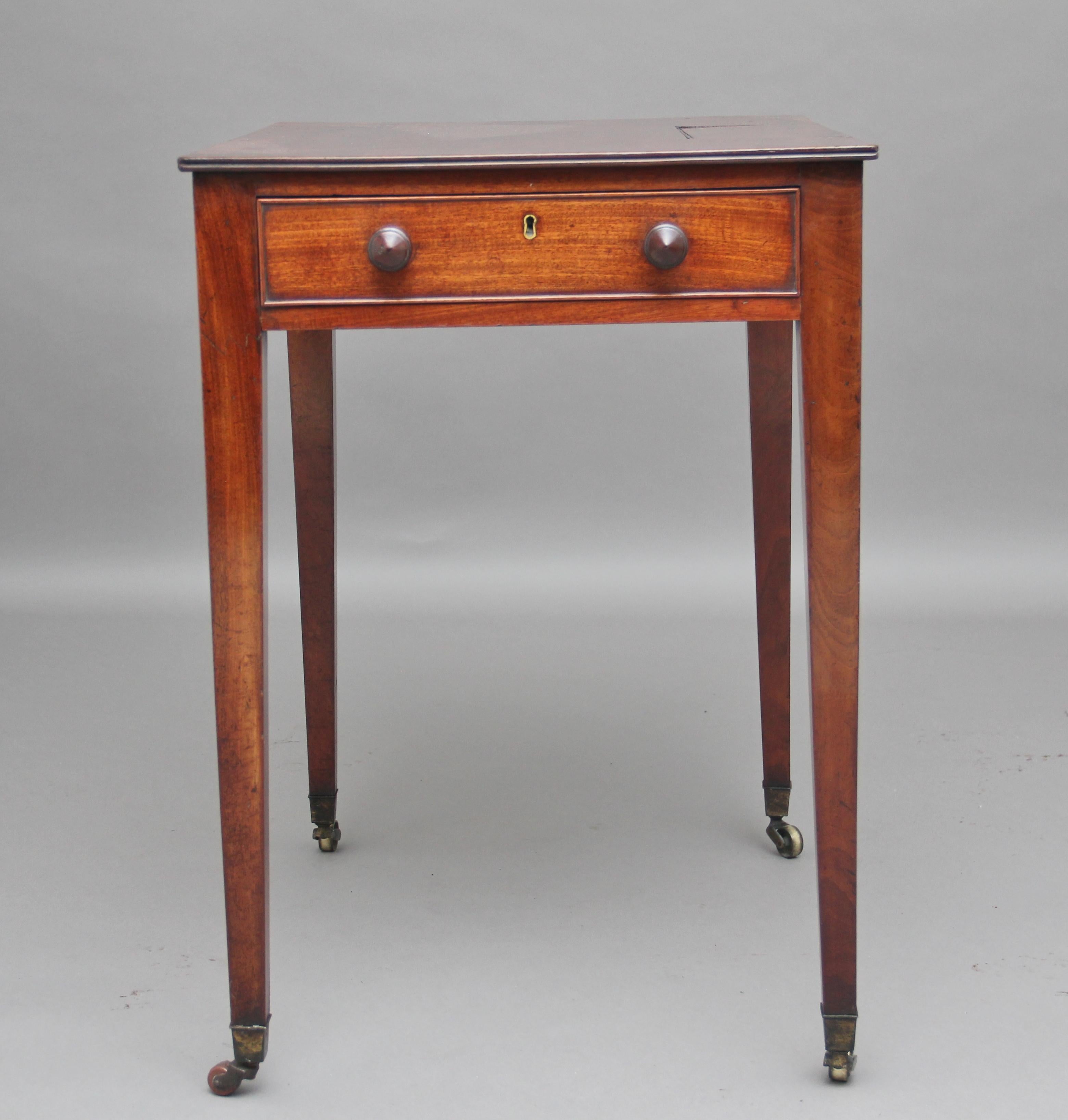 Early 19th Century Mahogany Writing Table For Sale 3