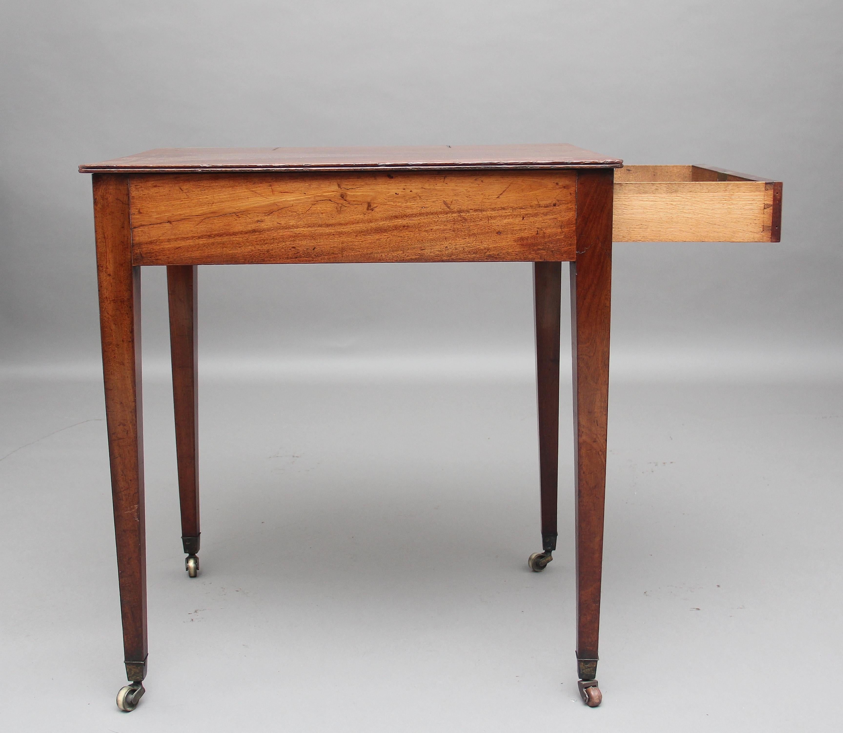 Early 19th Century Mahogany Writing Table For Sale 4