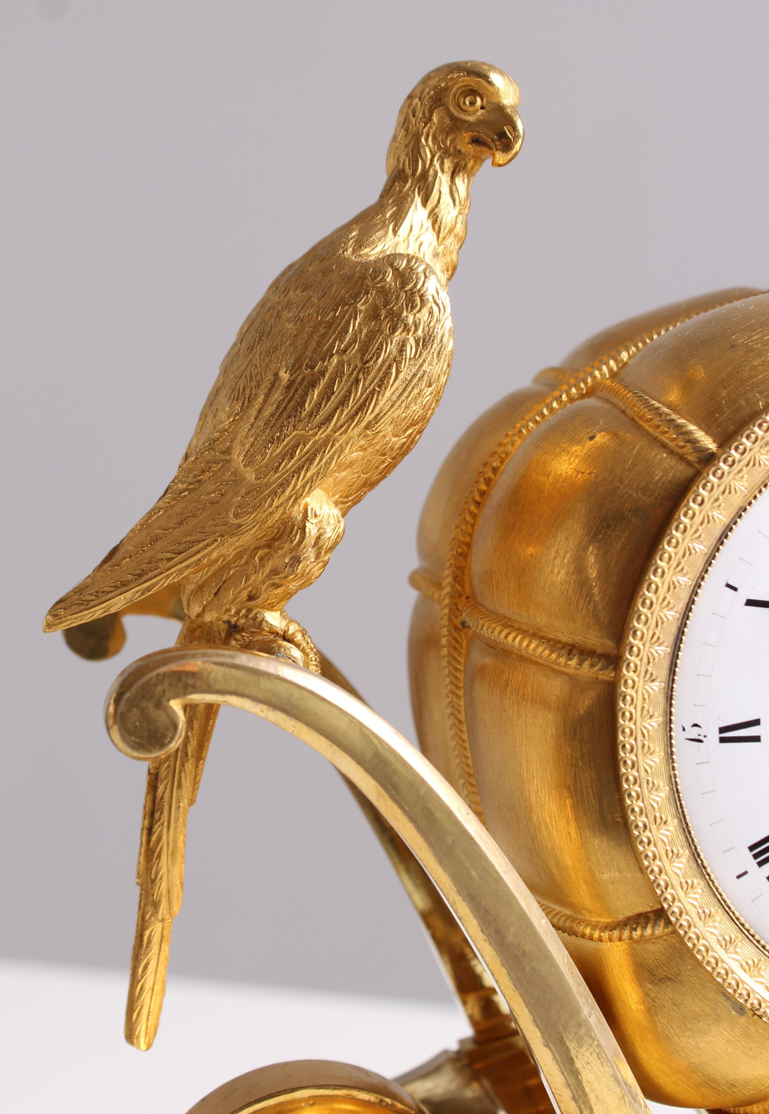 Horloge de cheminée du début du XIXe siècle, bronze doré, Paris vers 1810 en vente 4