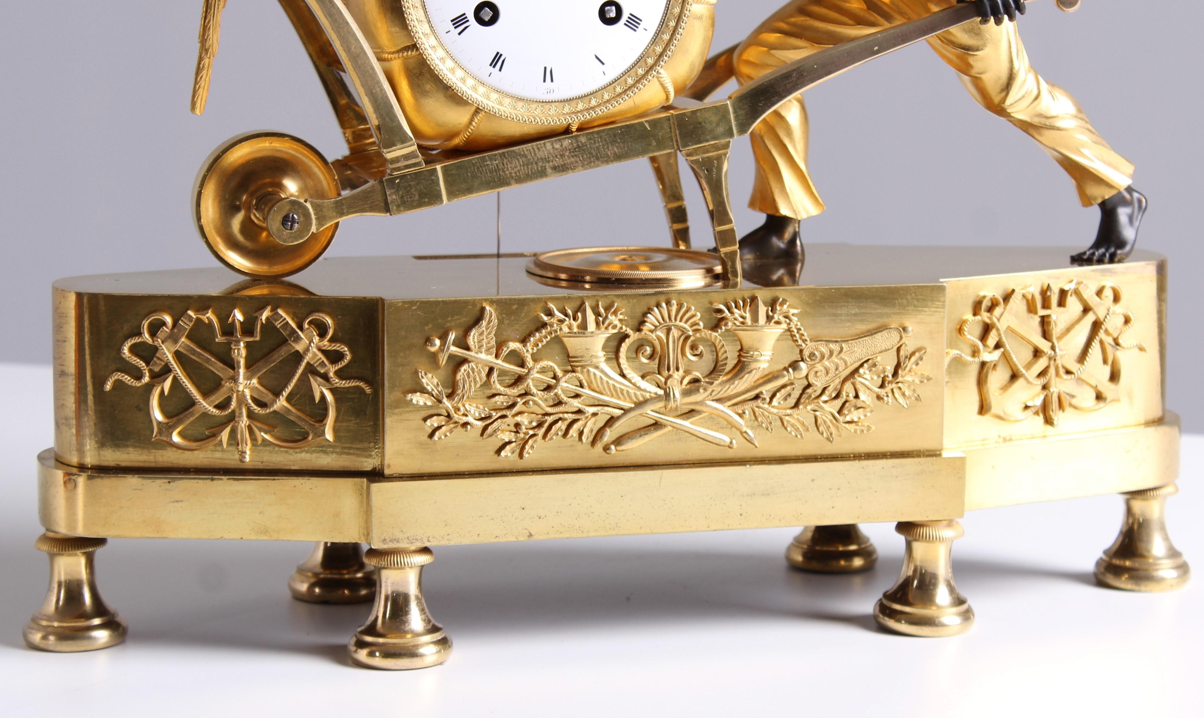 Horloge de cheminée du début du XIXe siècle, bronze doré, Paris vers 1810 en vente 6