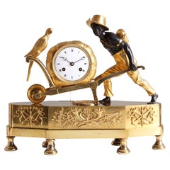 Horloge de cheminée du début du XIXe si�ècle, bronze doré, Paris vers 1810