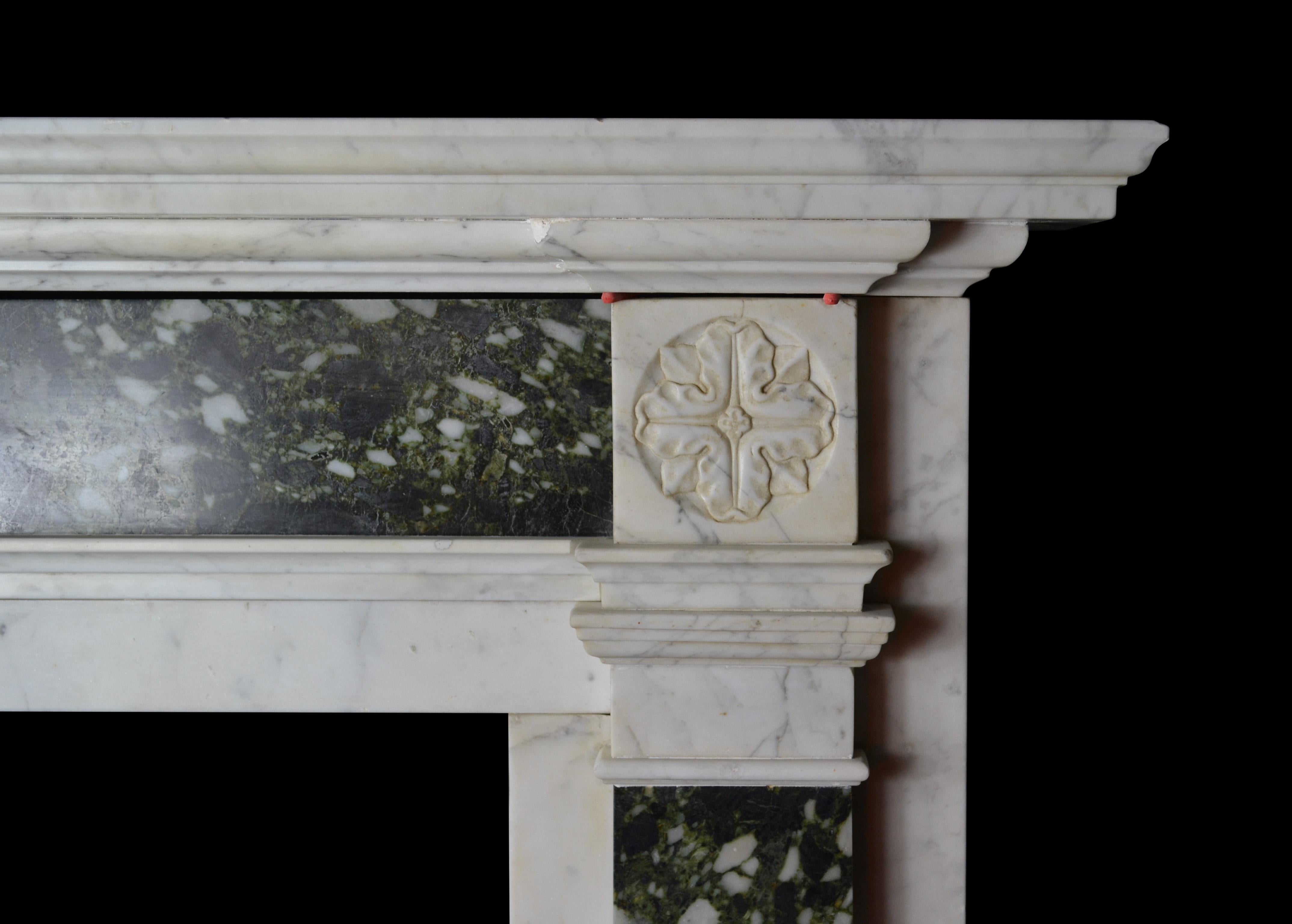 Early 19th Century Mantelpiece in Carrara and Verde Marble In Good Condition In New York, NY