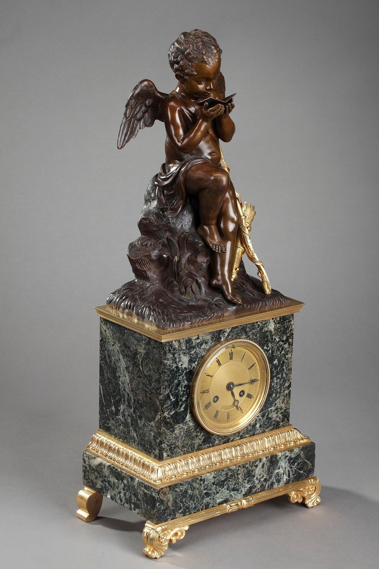Horloge en marbre du début du 19e siècle, lecture de Cupidon par Ledure et Hémon en vente 3