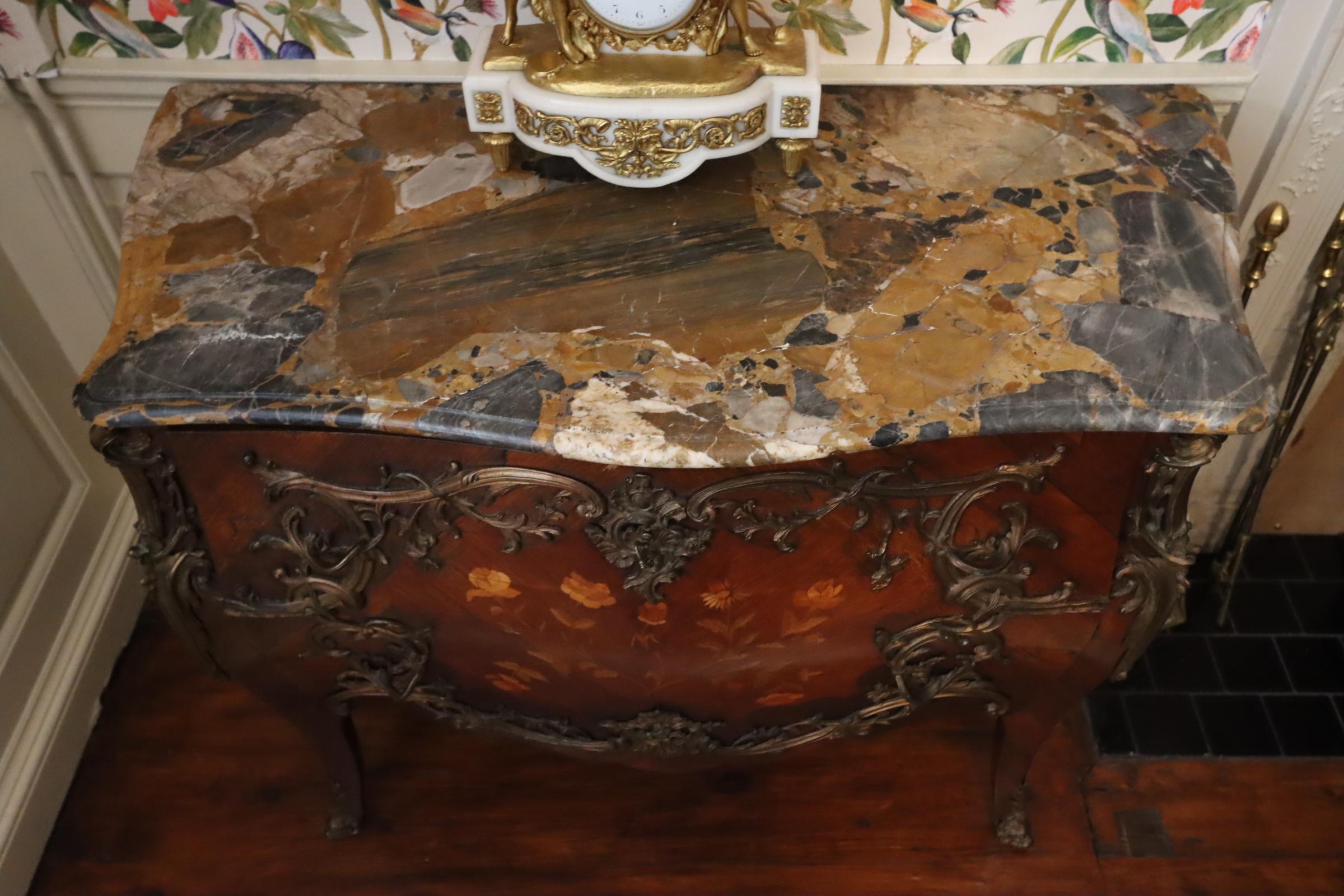 Early 19th Century marquetry and Parquetry French Commode, with Ormalu Mounts. In Good Condition For Sale In Lincoln, GB