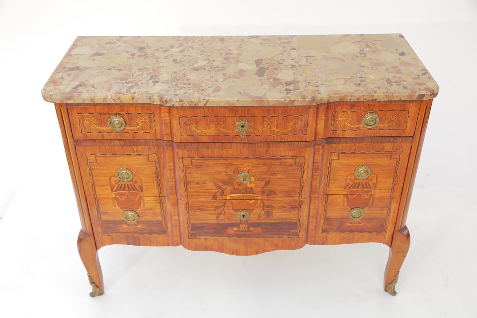Early 19th Century Marquetry Commode For Sale 2