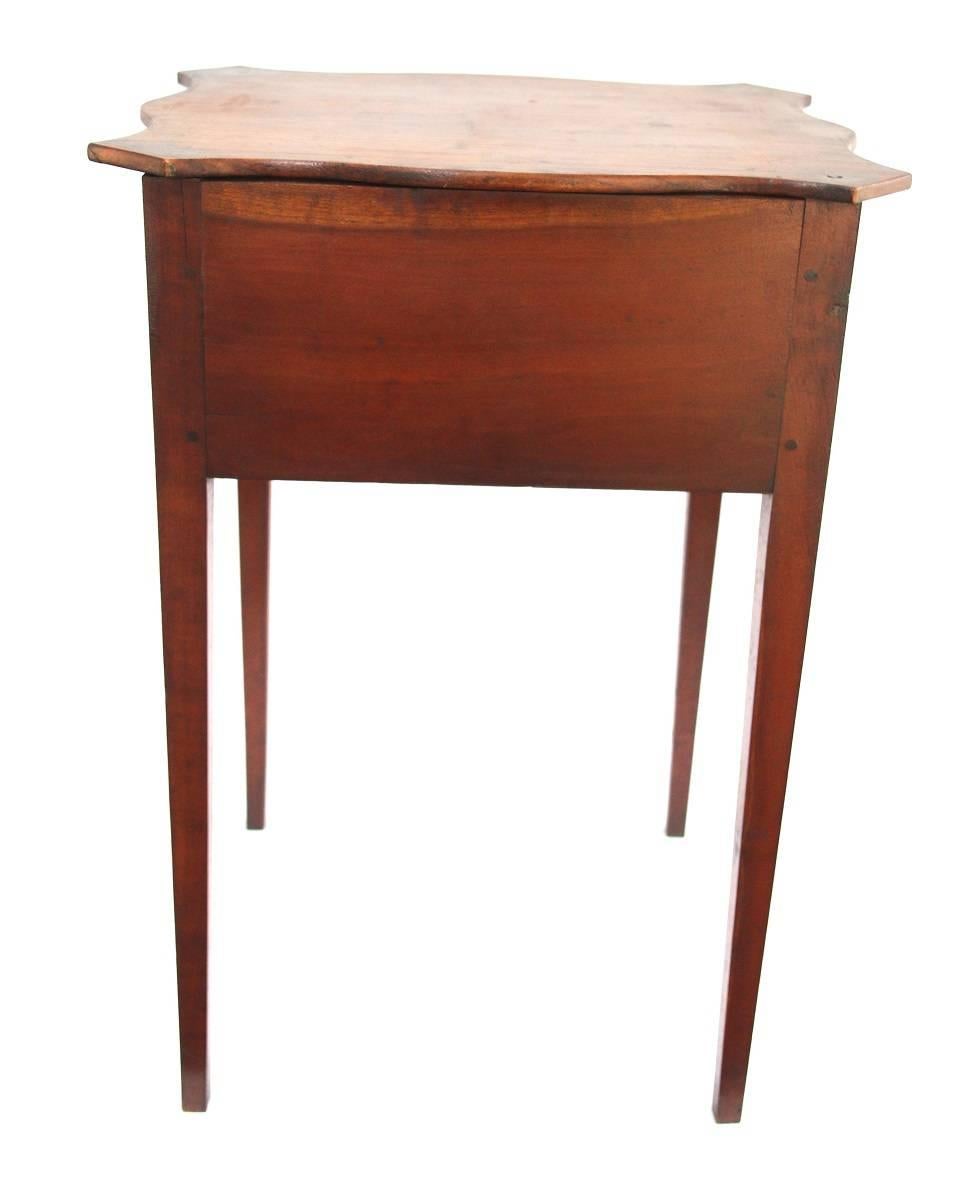 Early 19th Century Massachusetts Federal Cherry Two-Drawer Work Table In Good Condition For Sale In Woodbury, CT