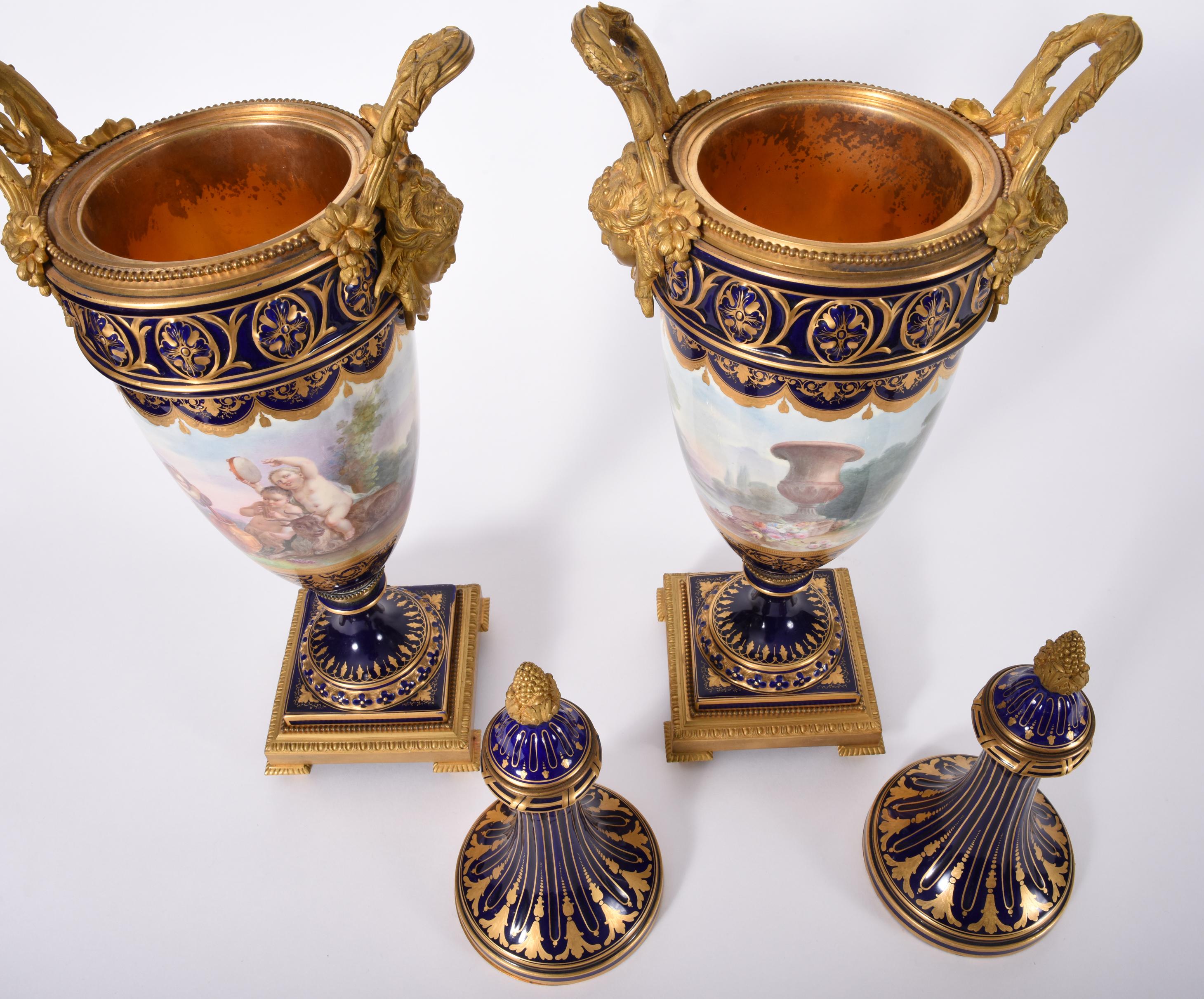 Early 19th Century Matching Pair of Bronze Mounted Porcelain Urns (Glasiert)