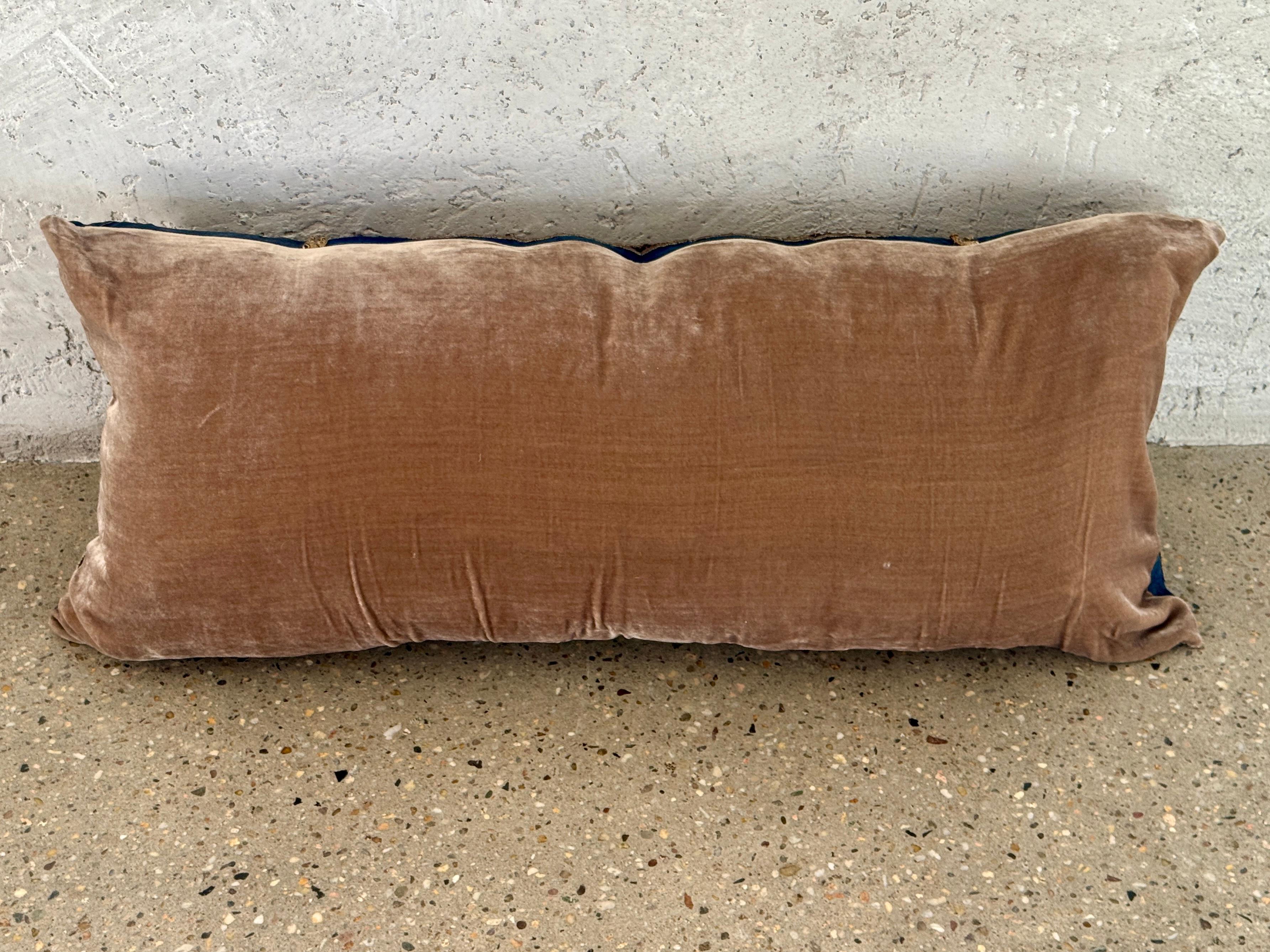 Almohada metálica / de seda uzbeka de finales del siglo XVIII en venta 11