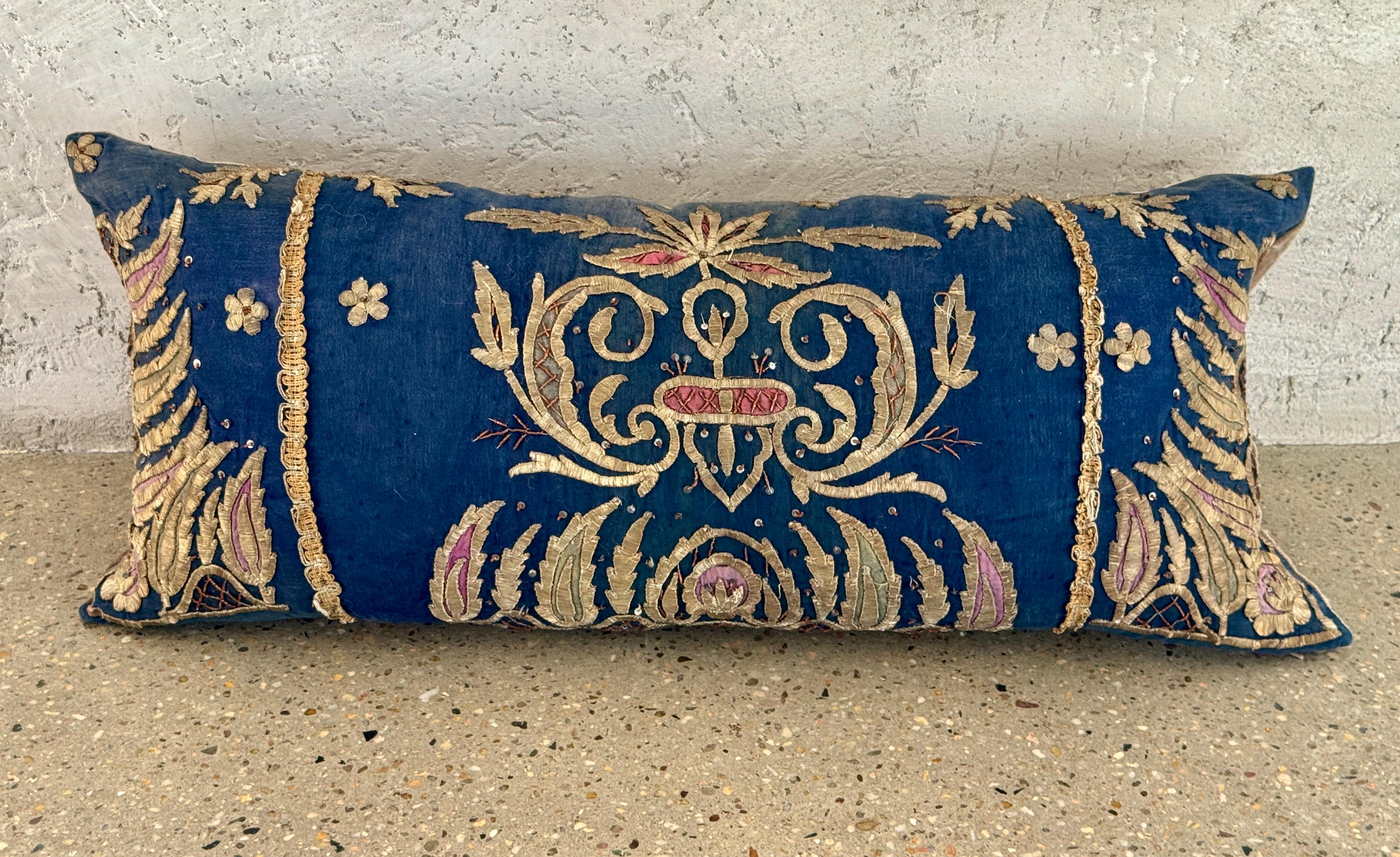 Almohada metálica / de seda uzbeka de finales del siglo XVIII Uzbeko en venta