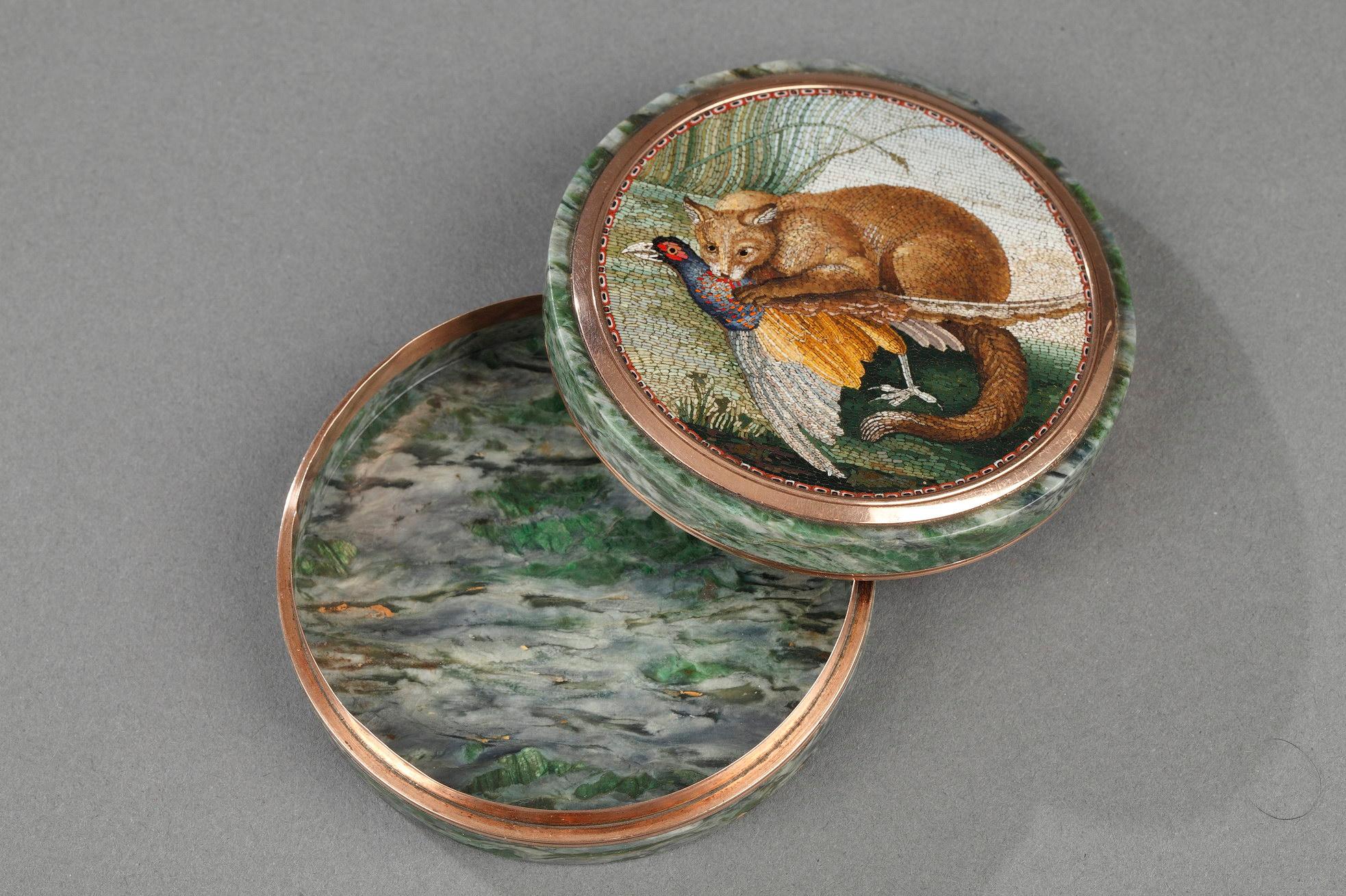 Early 19th Century Micromosaic Gold-Mounted Hardstone Bonbonnière 5