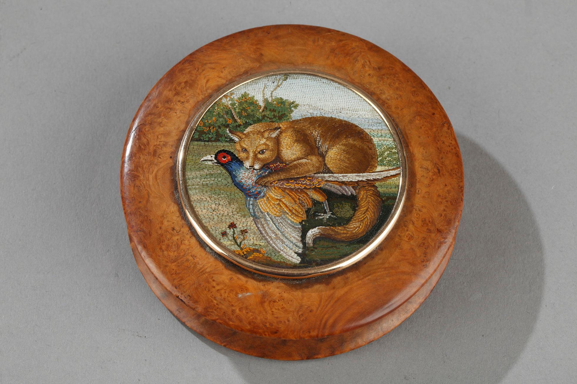 Early 19th Century Micromosaic Gold-Mounted Hardstone Bonbonnière 8