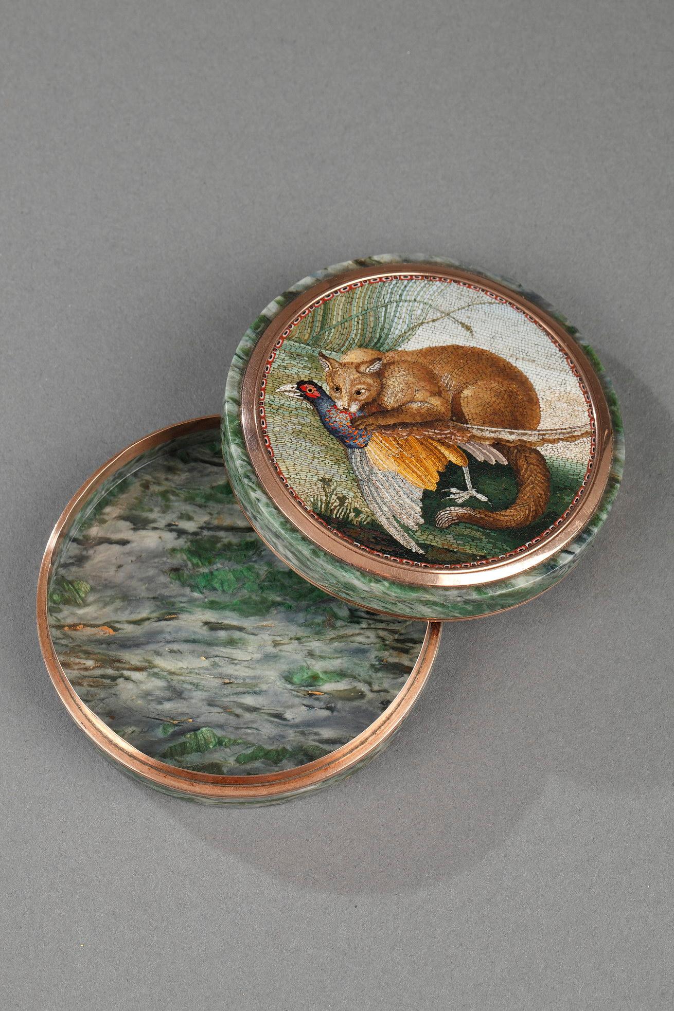 Early 19th Century Micromosaic Gold-Mounted Hardstone Bonbonnière 4