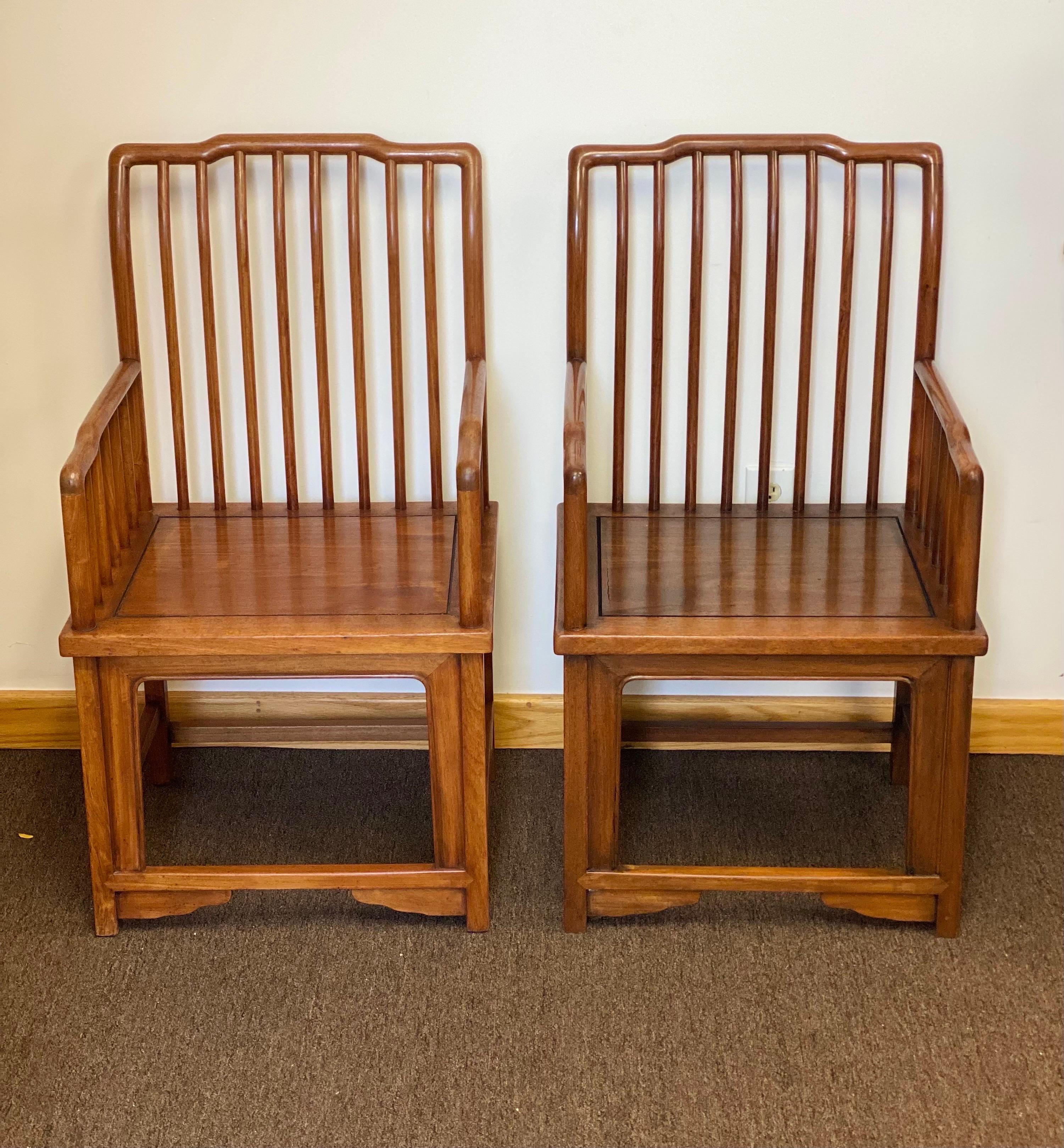 Fauteuils en bois de feuillus à dossier à lattes de style Ming du début du XIXe siècle en vente 4