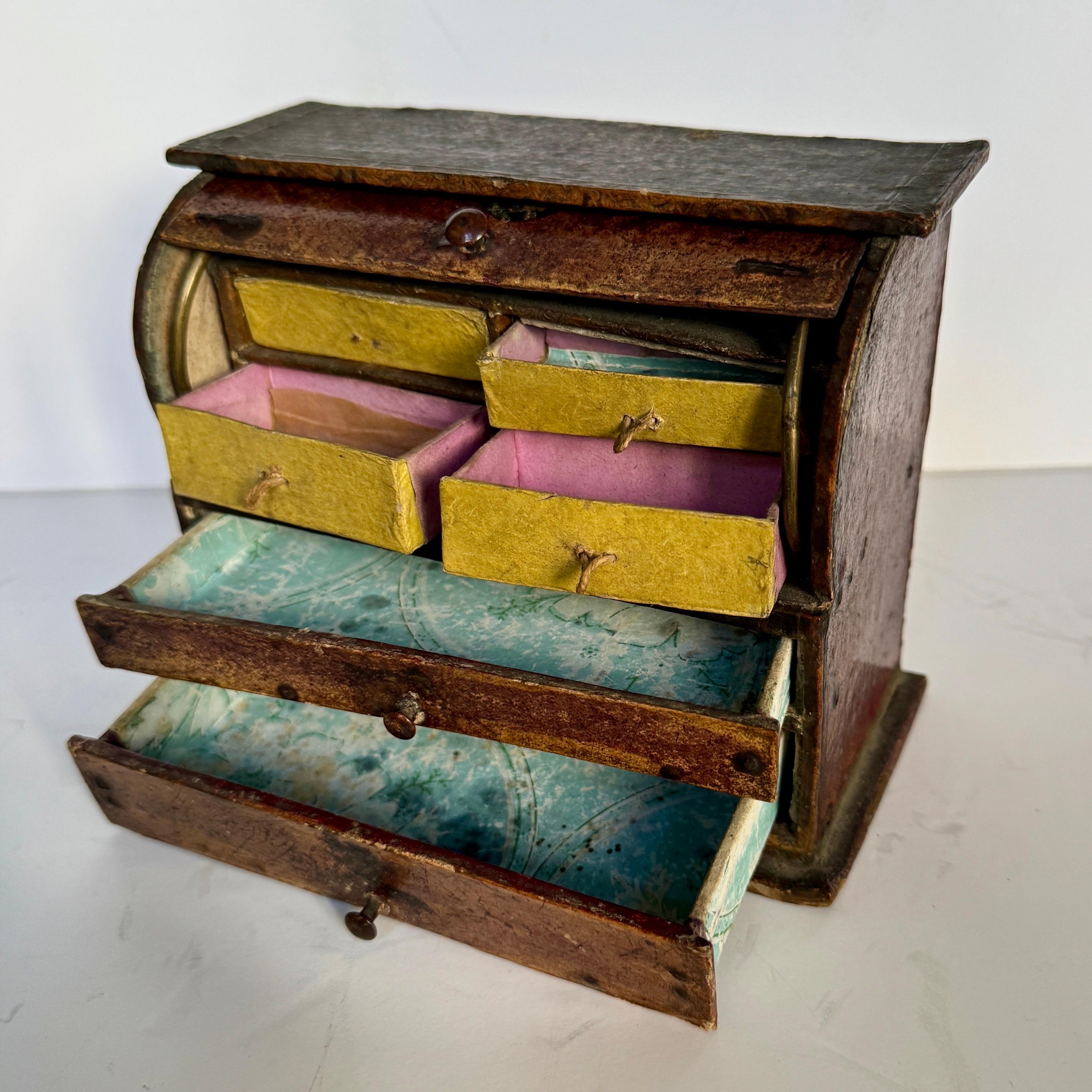 Européen Début du 19e siècle - Bureau d'écriture miniature - Boîte à bijoux en vente
