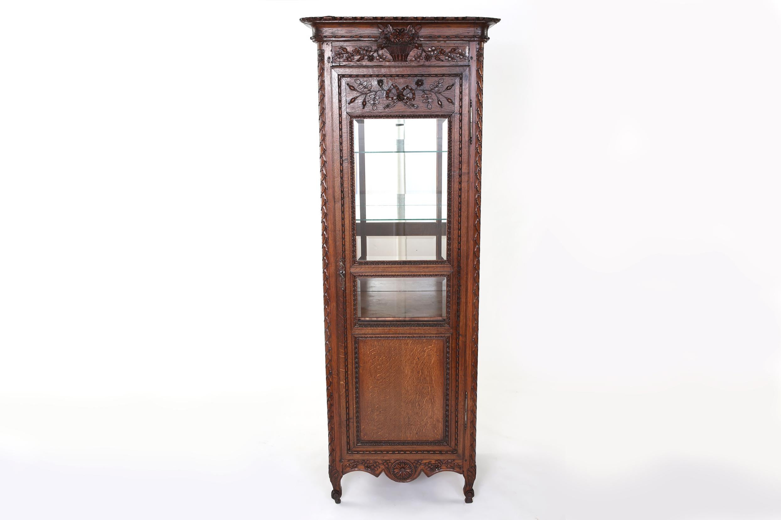 Early 19th Century Mirrored Interior French Display Cabinet For Sale 6