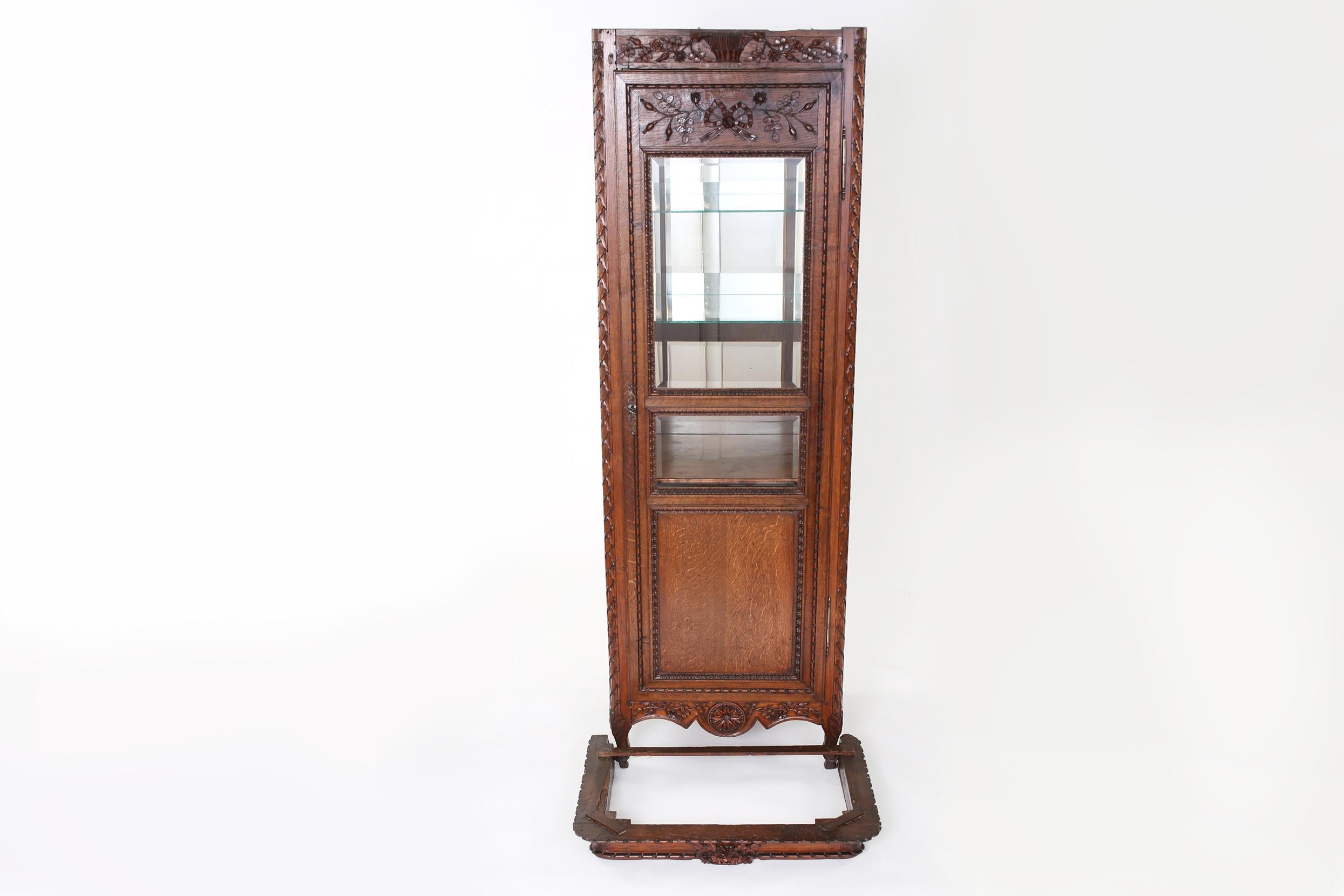 Early 19th Century Mirrored Interior French Display Cabinet For Sale 1