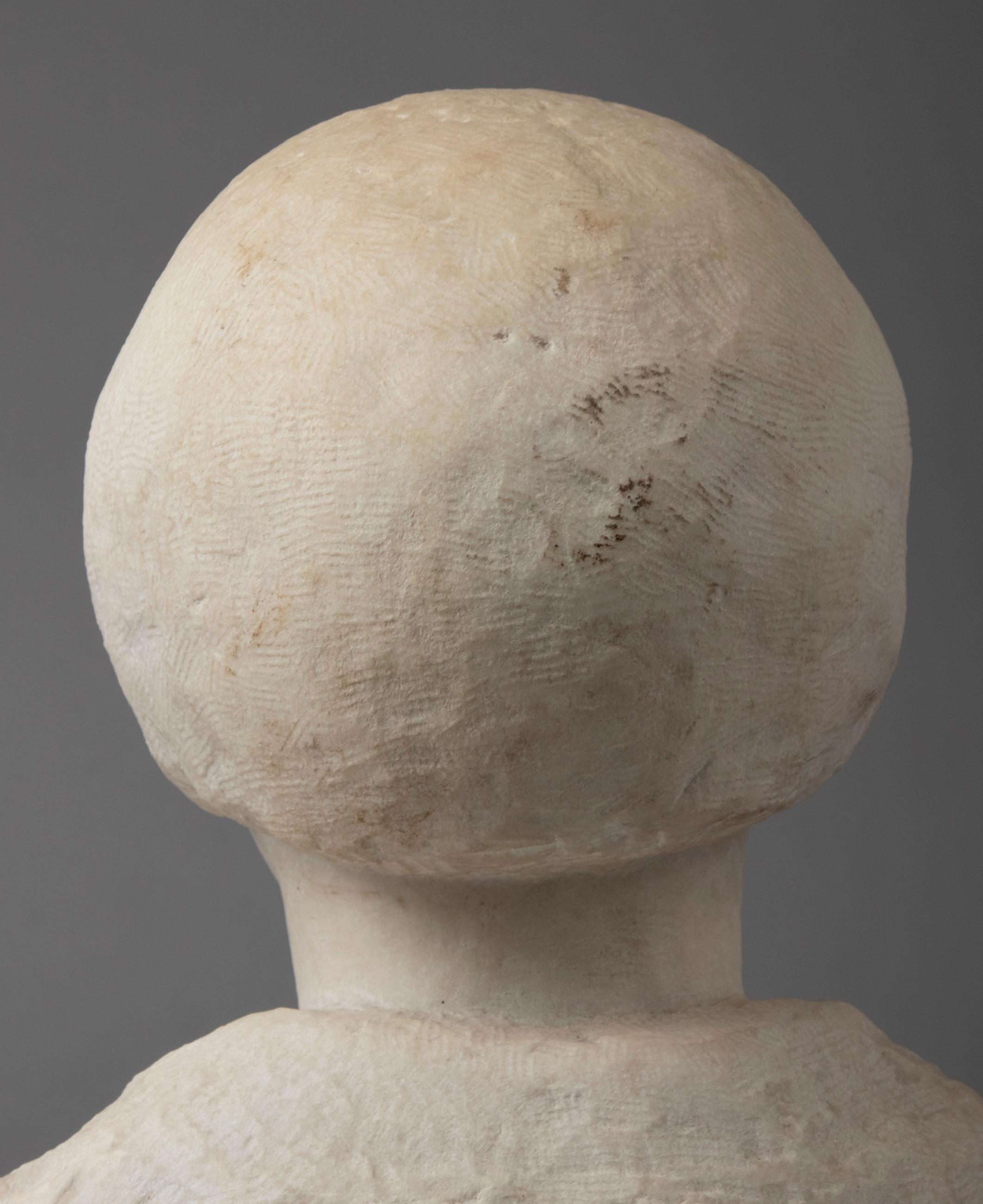 Modernistische Art-Déco-Statue eines Kindes aus Carrara-Marmor aus dem frühen 20. Jahrhundert im Angebot 10