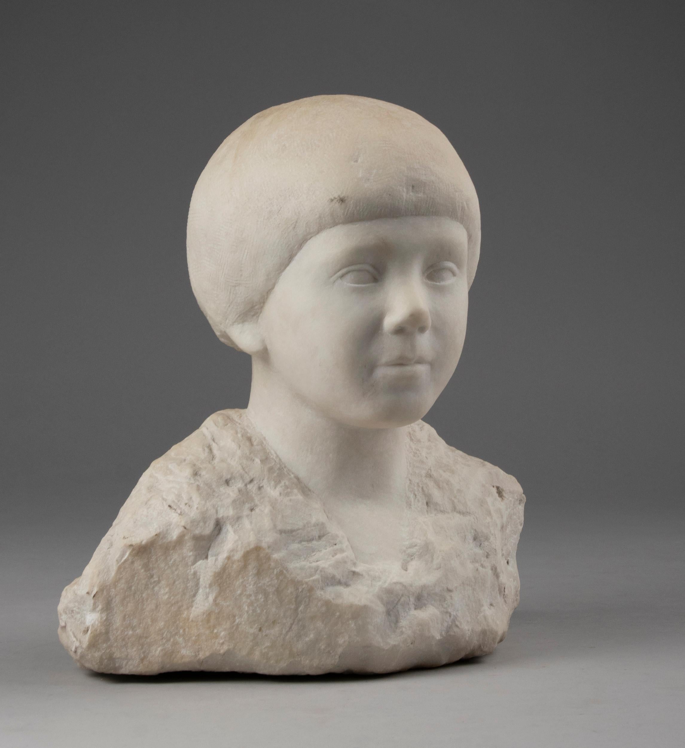 Early 20th Century Modernist Art Deco Statue of a Child Made of Carrara Marble For Sale 12