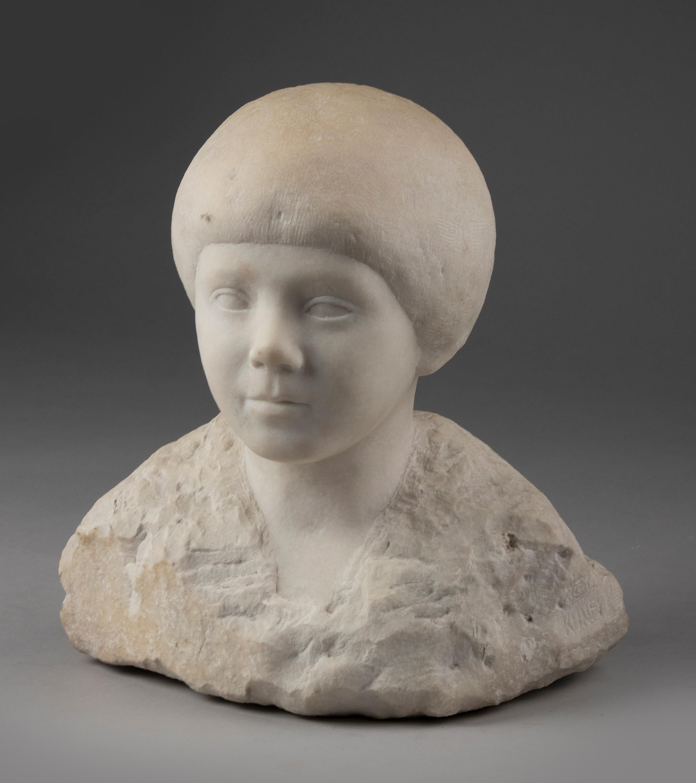 Modernistische Art-Déco-Statue eines Kindes aus Carrara-Marmor aus dem frühen 20. Jahrhundert im Angebot 1