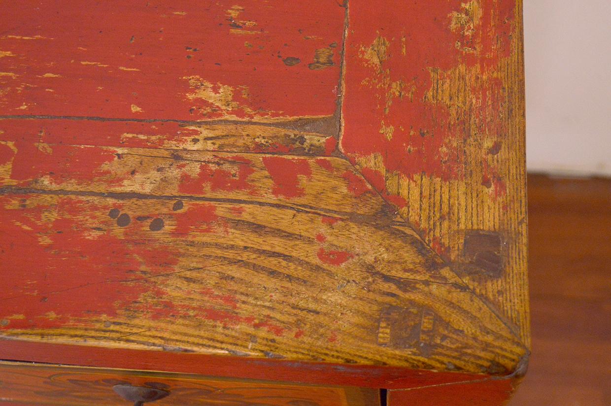 Early 19th Century Mongolian Fine Painted Sideboard Five Drawers Four Doors In Excellent Condition In CILAVEGNA, IT