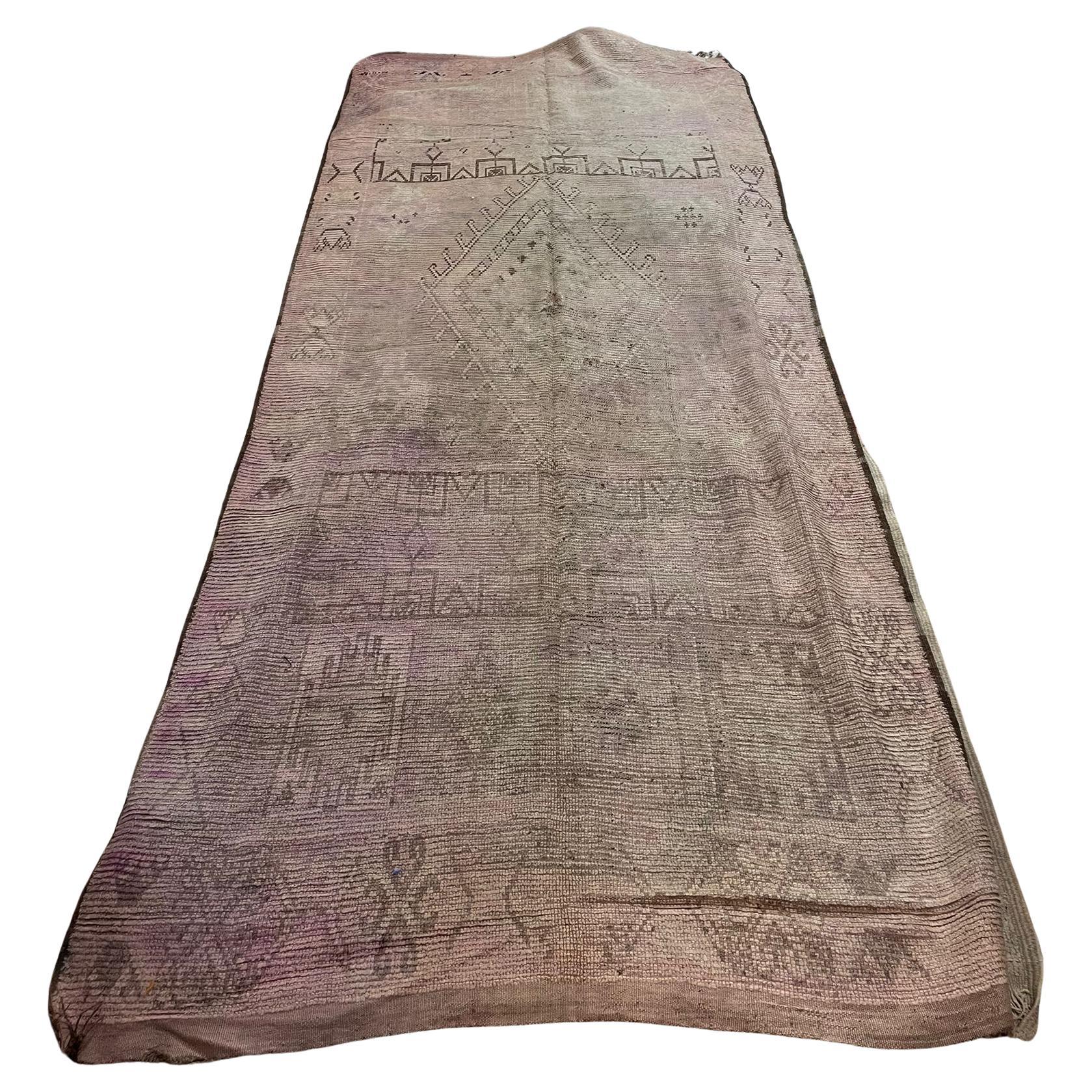 Early 19th-Century Moroccan Tribal Flatweave Rug with Faded Geometric Medallions For Sale