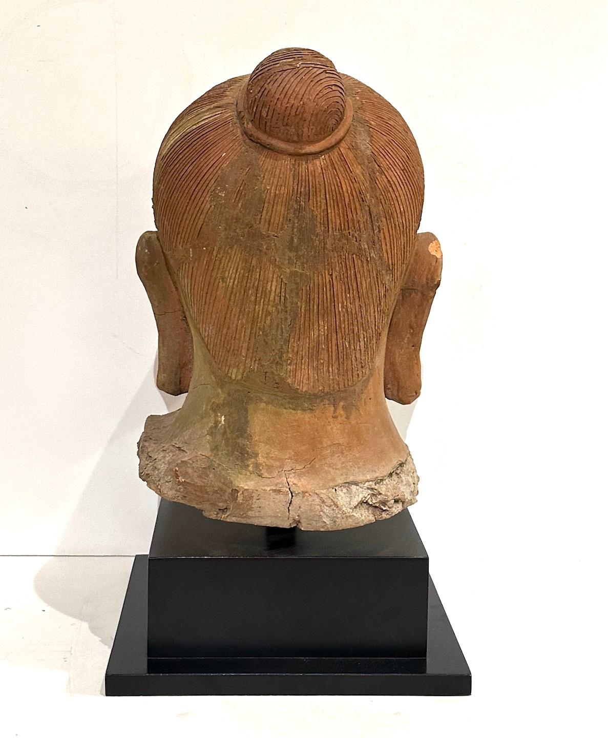 Bodhisattva de terracota montado de principios del siglo XIX Terracota en venta