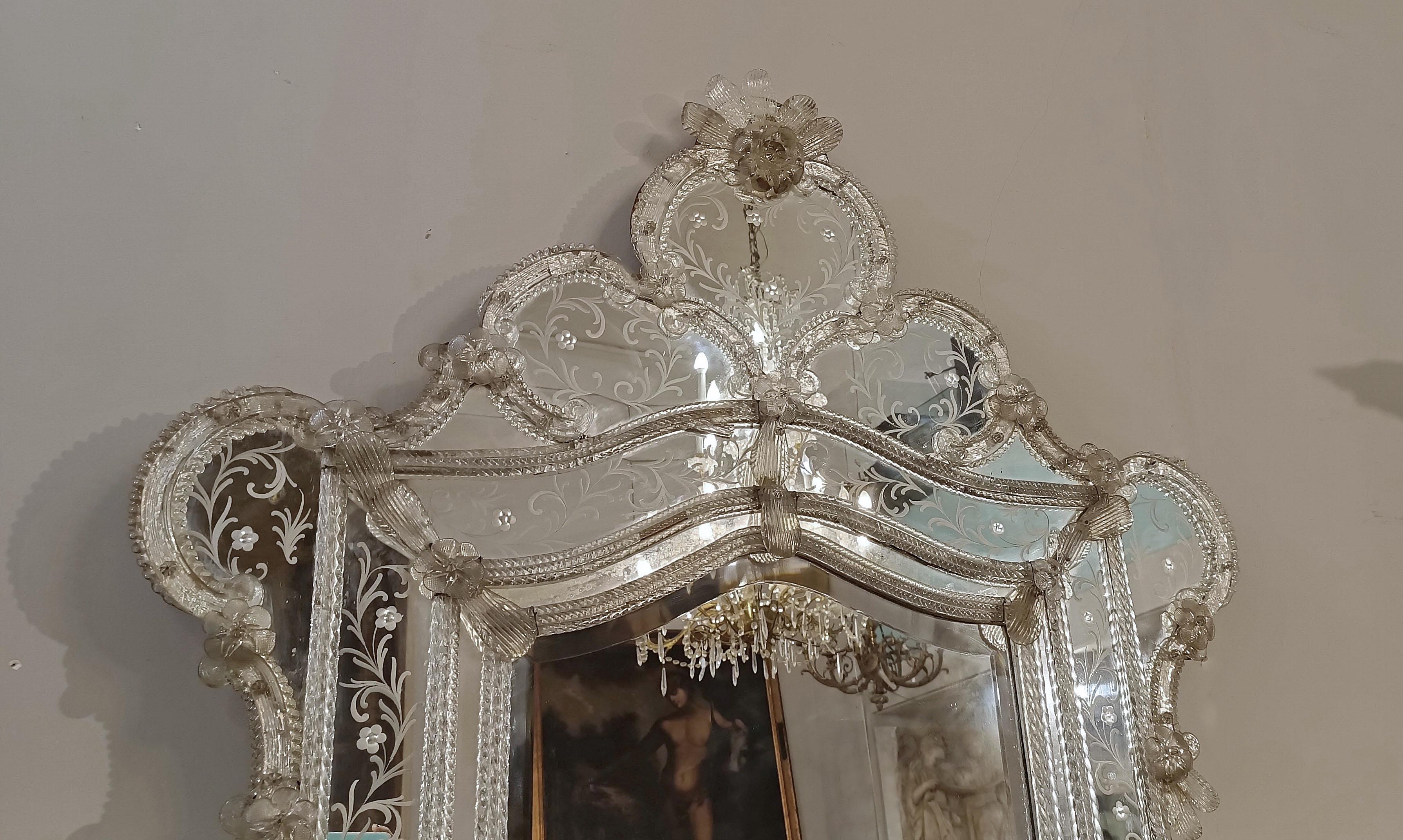 Espejo de cristal de murano de principios del siglo xix en venta 1