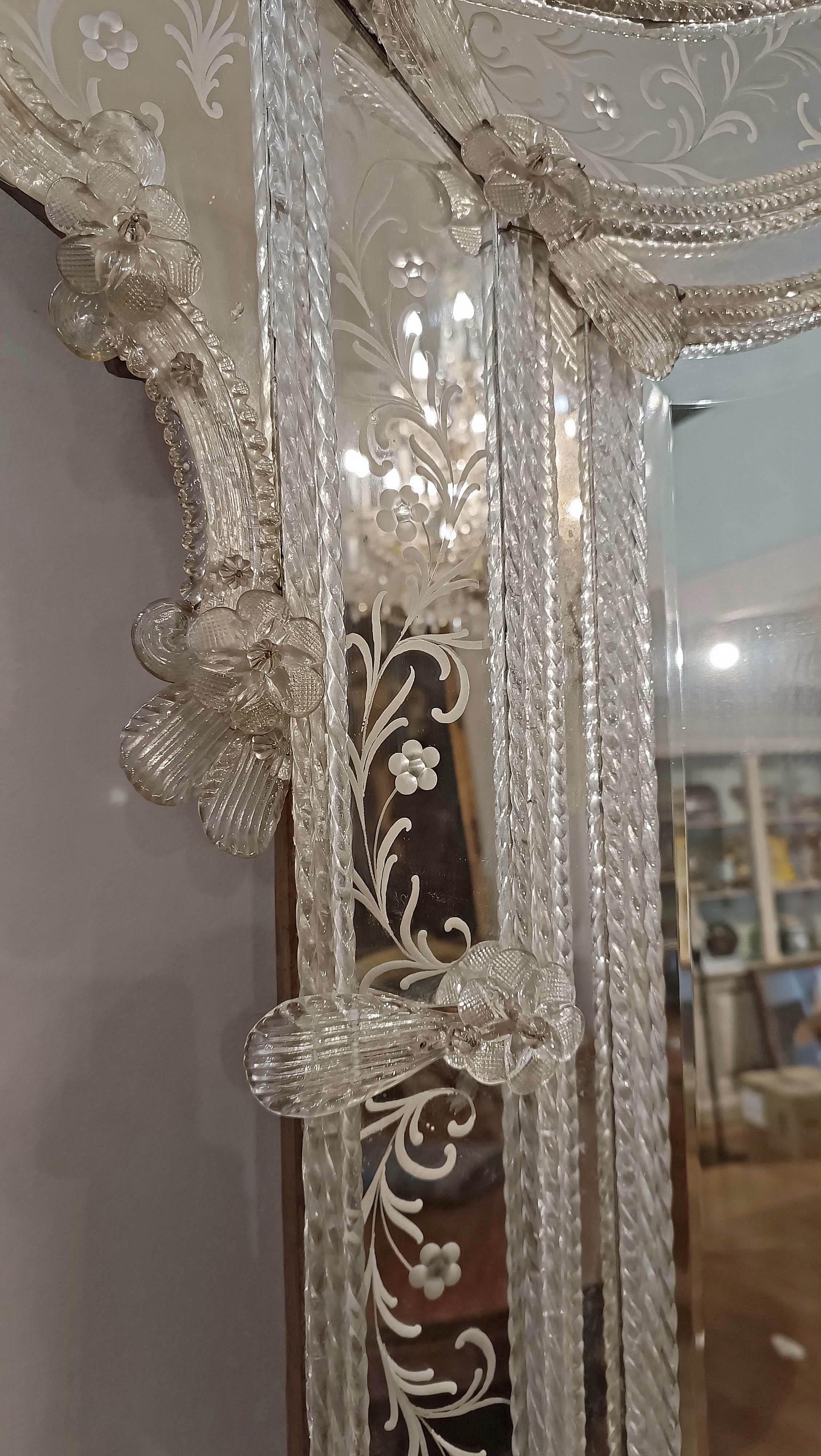 Espejo de cristal de murano de principios del siglo xix en venta 2