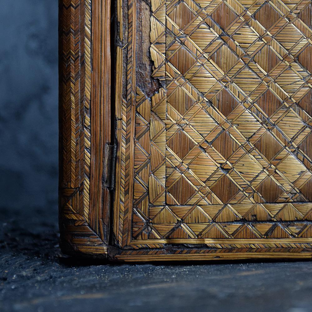 Early 19th Century Napoleonic Prisoner of War Straw Box In Distressed Condition In London, GB