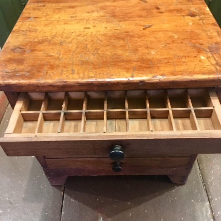 Early 19th century Gentleman Naturalist or Collector's Specimen cabinet,
made of pine in old red stain, with ebonized knobs, having six drawers, each
fitted with 81 compartments, raised on simple bracket feet. It was very
common for gentlemen in
