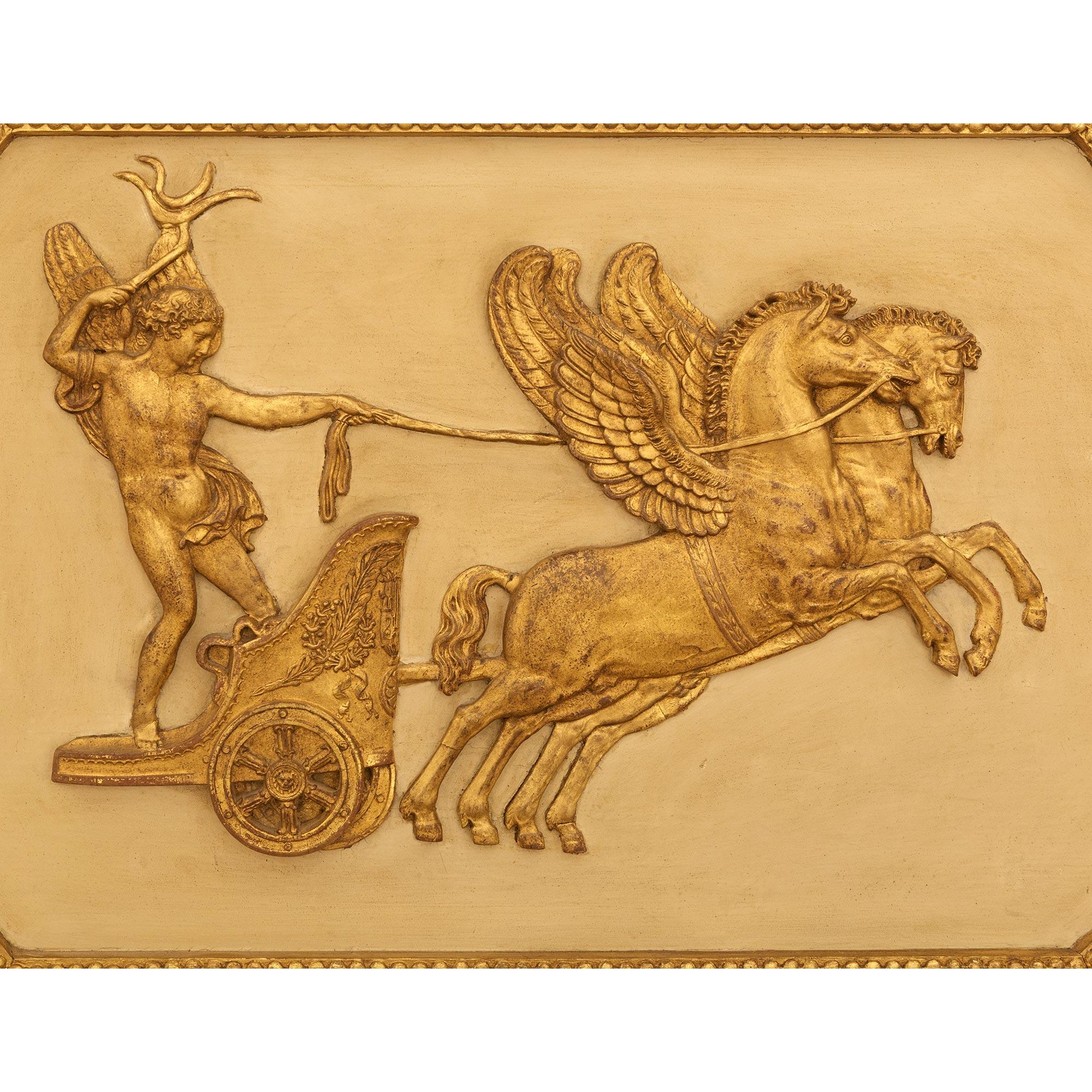 italien Début du 19e siècle Plaque néo-classique en bois et bois doré patiné en vente