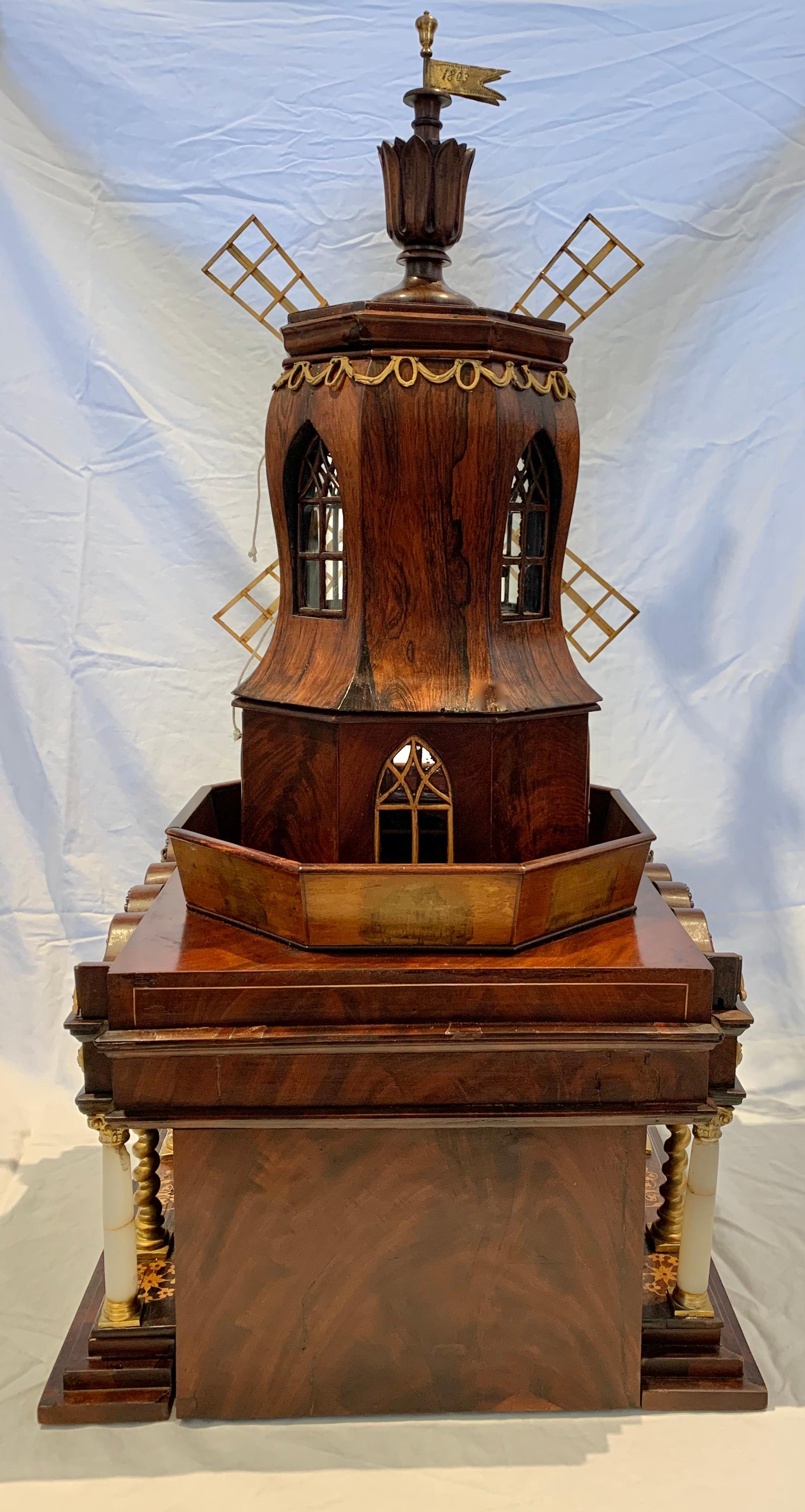 Néerlandais Boîte à coudre néoclassique du début du 19e siècle en forme de moulin à vent automatisé en vente
