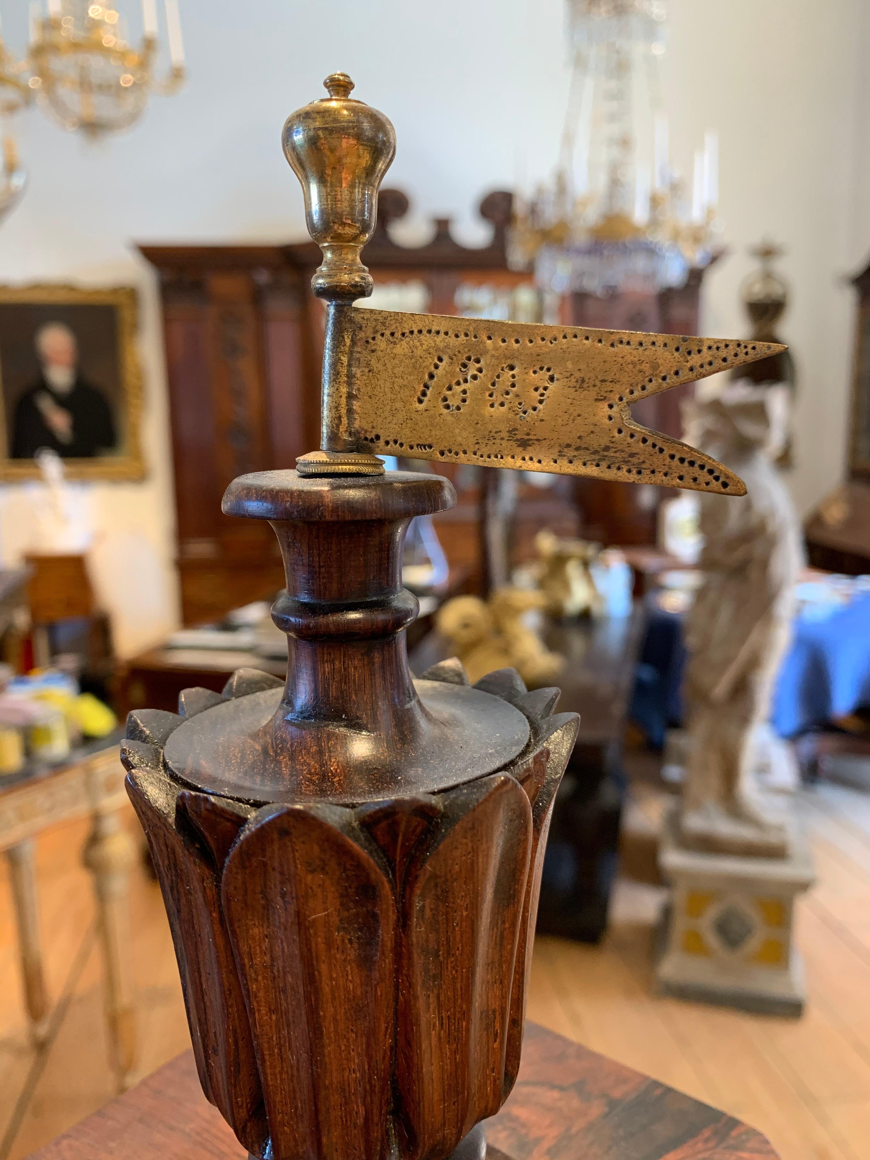 Boîte à coudre néoclassique du début du 19e siècle en forme de moulin à vent automatisé en vente 1