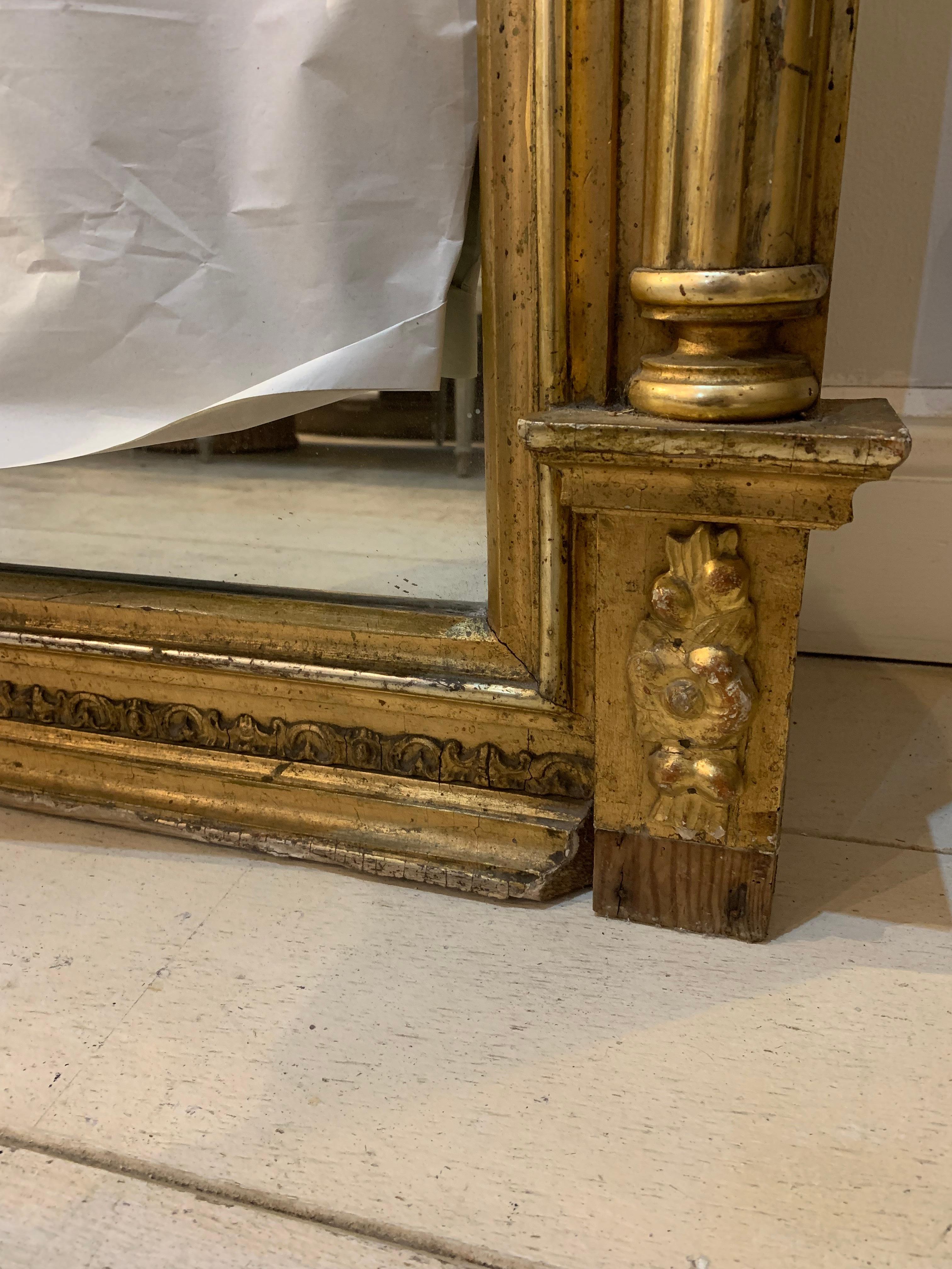 Miroir en verre doré néoclassique classique de maison de campagne du début du 19e siècle  en vente 4