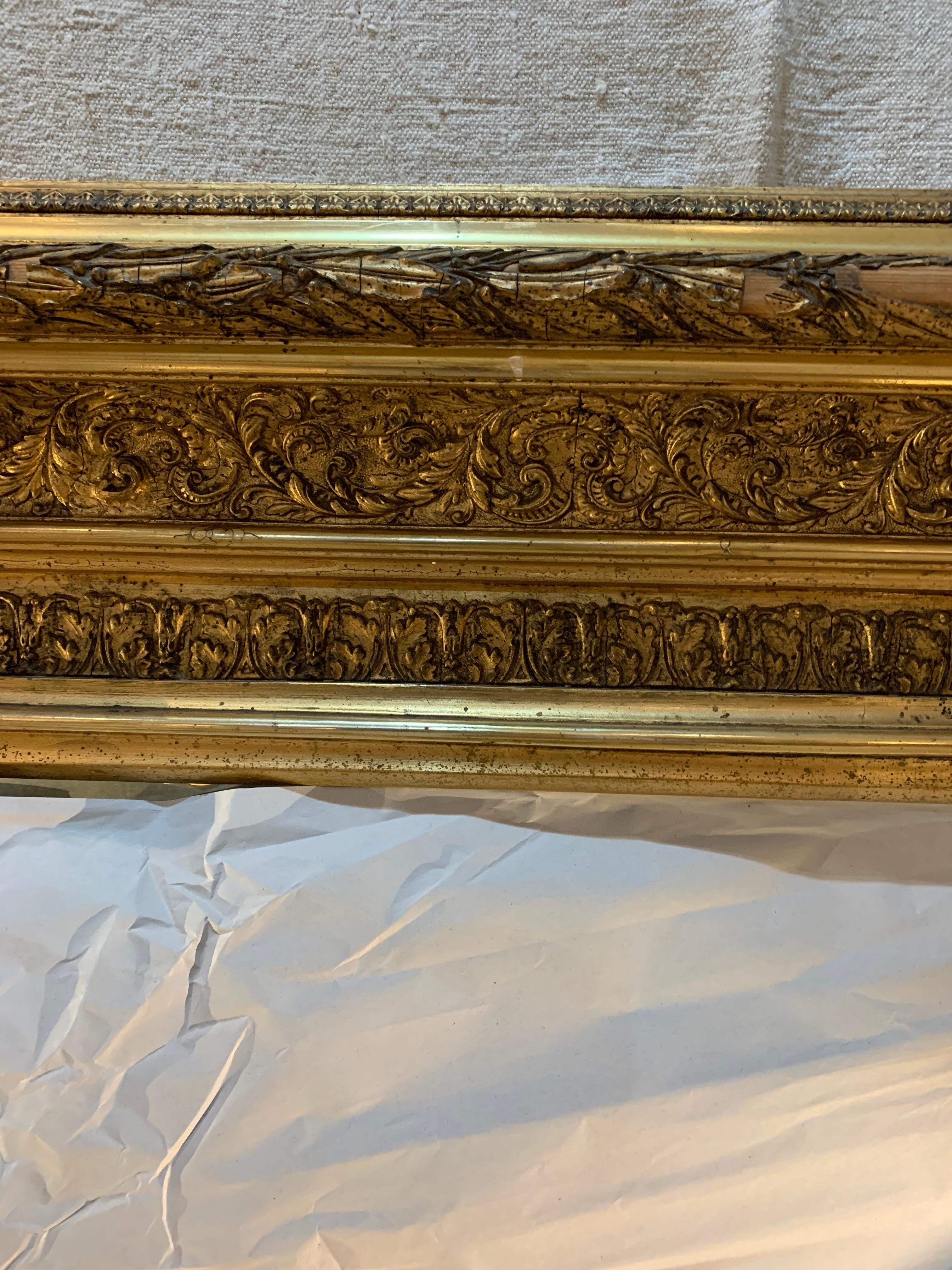 Miroir en verre doré néoclassique classique de maison de campagne du début du 19e siècle  en vente 7