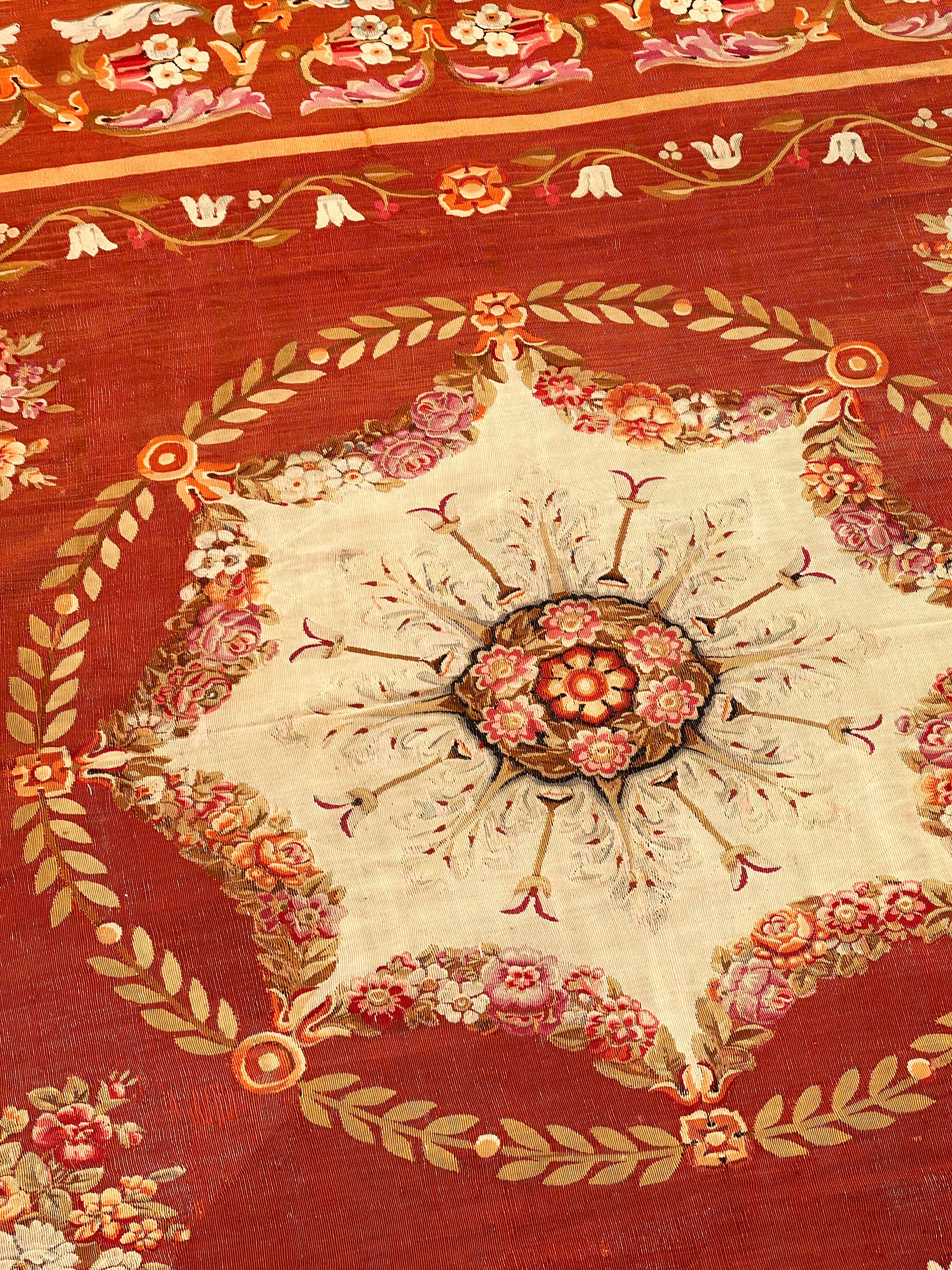 Neoklassizistischer Aubusson-Teppich mit Medaillon aus dem frühen 19. Jahrhundert (Neoklassisch) im Angebot