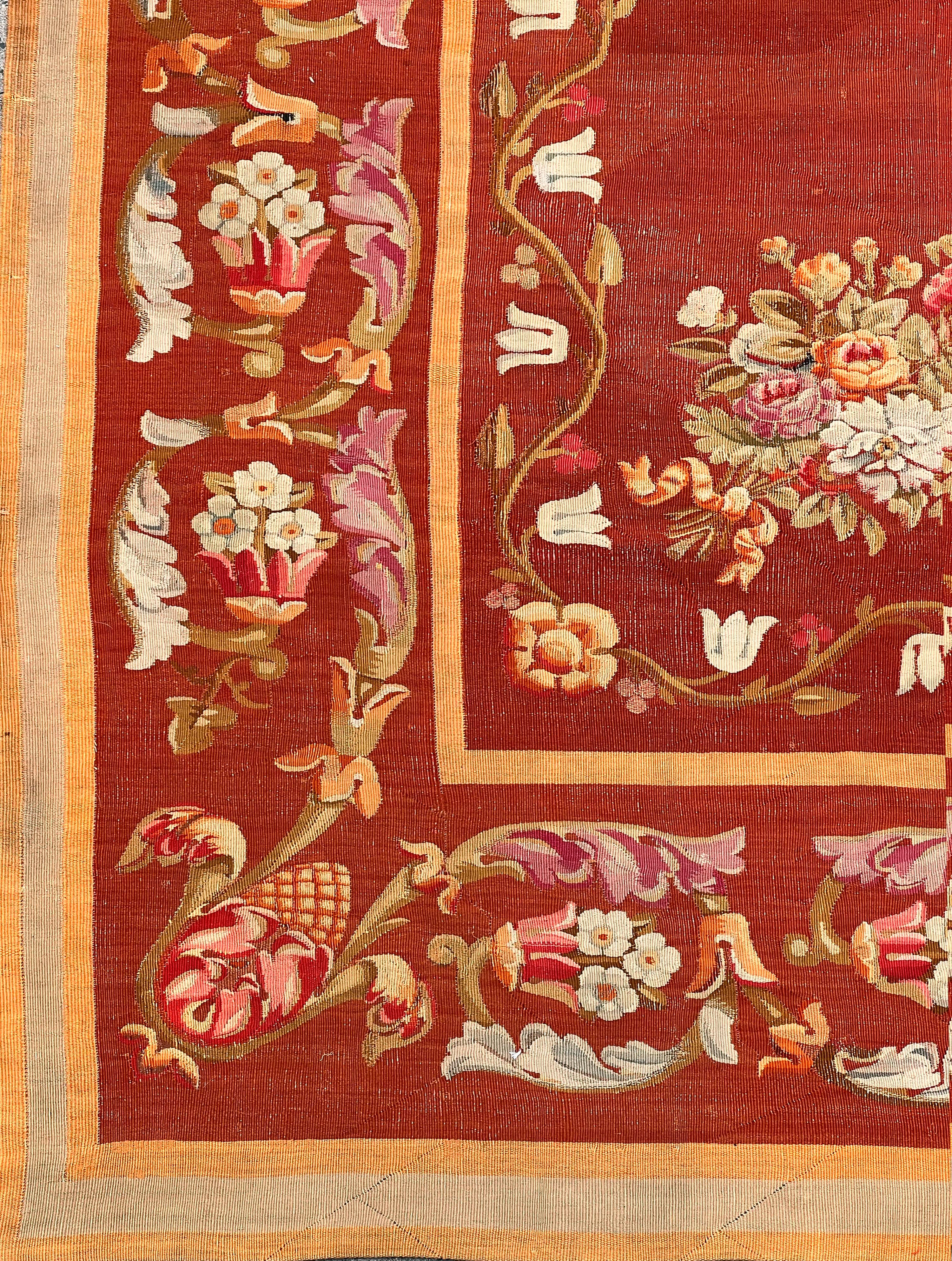 Early 19th Century Neoclassical Medallion Aubusson Carpet In Good Condition For Sale In Brooklyn, NY