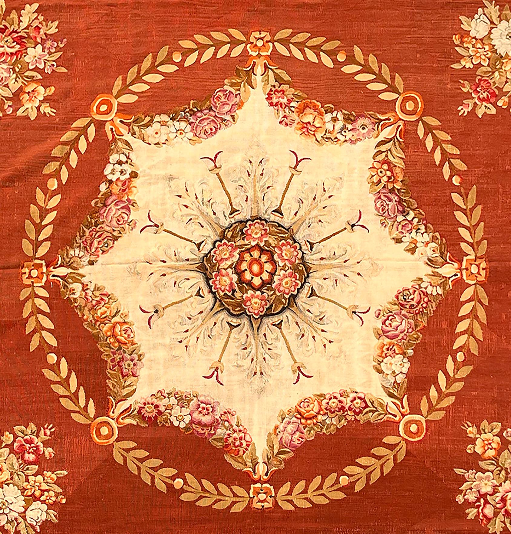 Neoklassizistischer Aubusson-Teppich mit Medaillon aus dem frühen 19. Jahrhundert im Zustand „Gut“ im Angebot in Brooklyn, NY