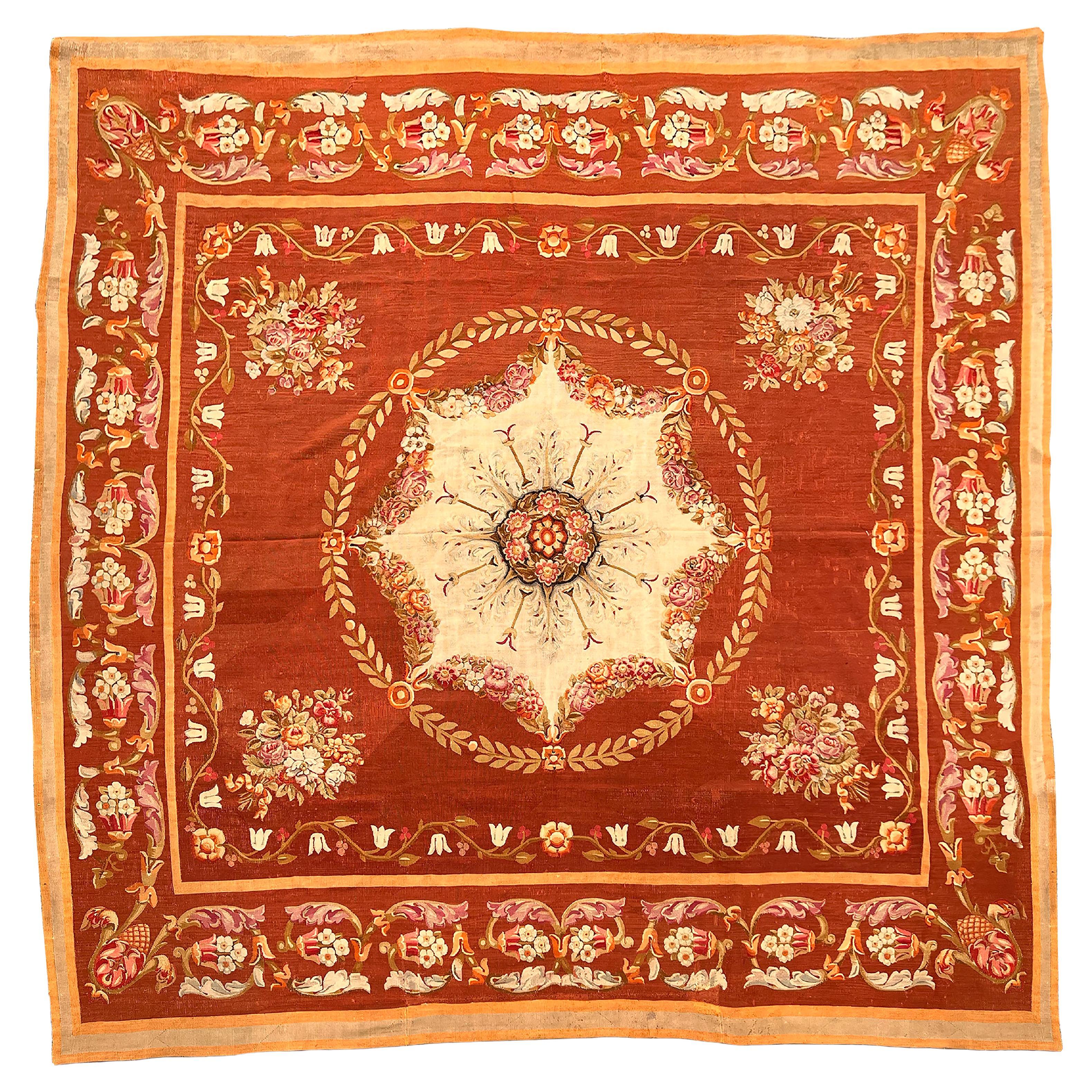 Neoklassizistischer Aubusson-Teppich mit Medaillon aus dem frühen 19. Jahrhundert im Angebot