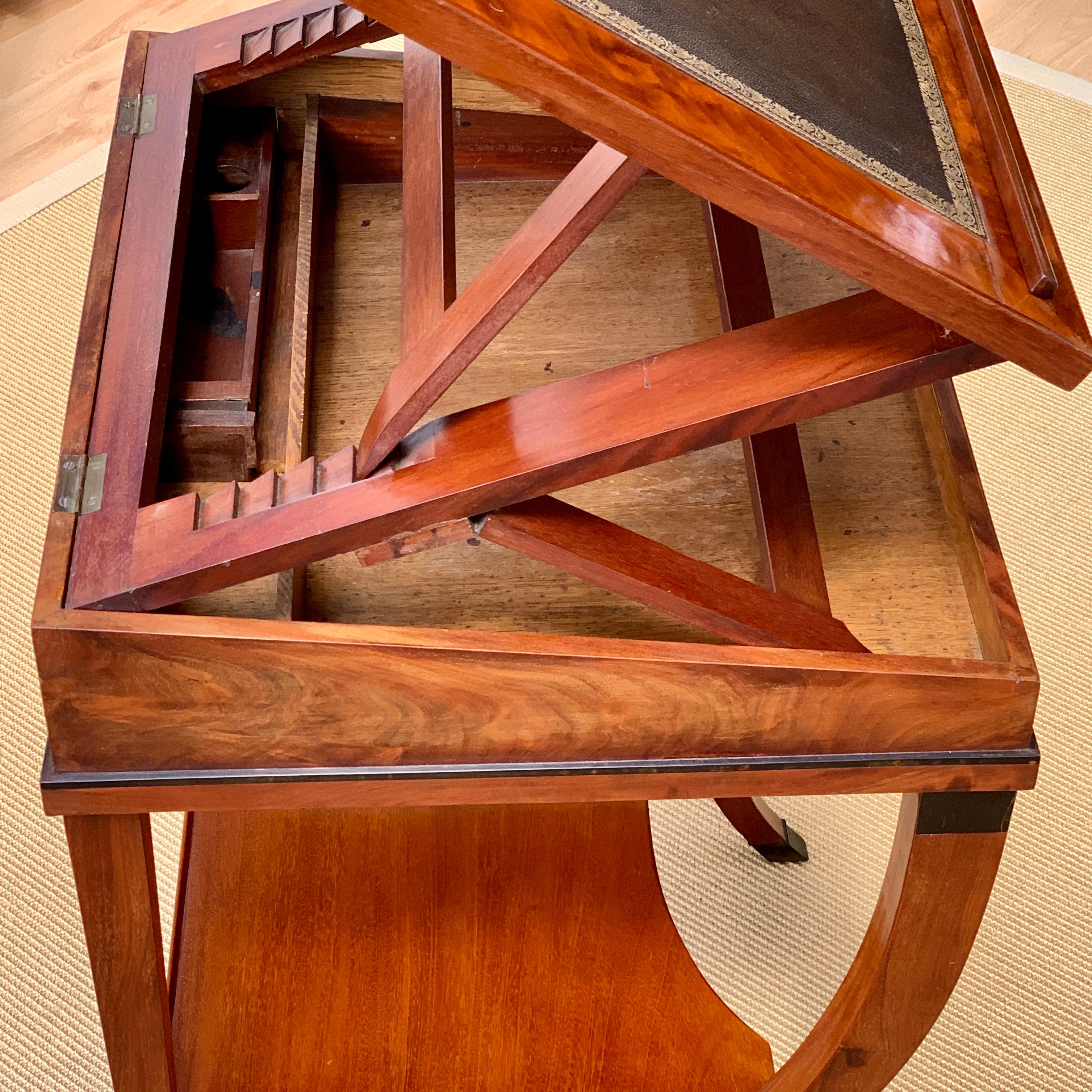 Early 19th Century Neoclassical Metamorphic Drafting-cum-Reading Mahogany Table In Good Condition In Worpswede / Bremen, DE