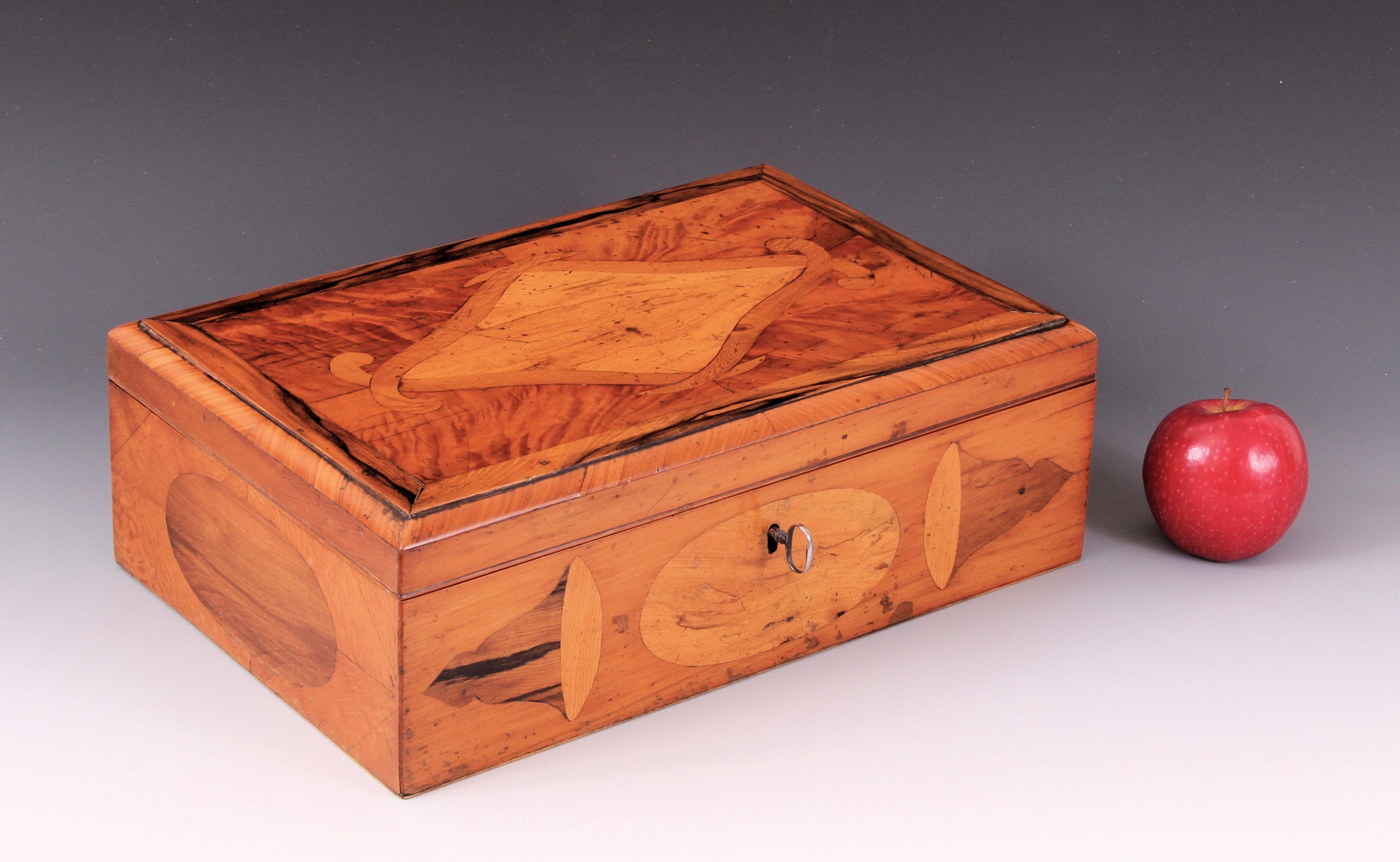 Early 19th Century New Zealand Specimen Wood Box In Good Condition In London, by appointment only