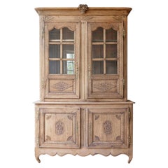 Buffet normand en chêne sculpté en deux parties, datant du début du XIXe siècle