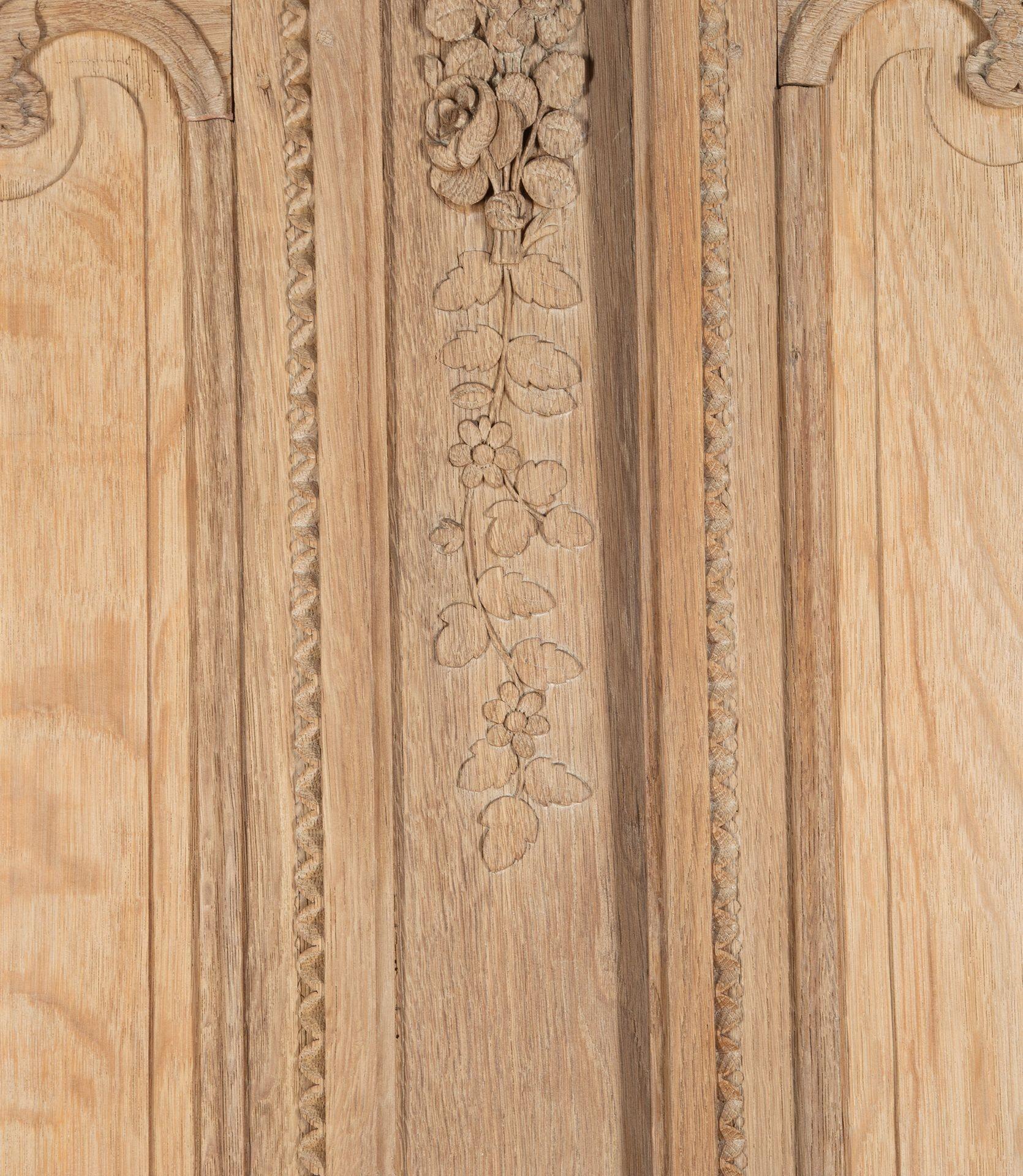 Early 19th Century Normandy Oak Marriage Armoire In Good Condition For Sale In Gloucestershire, GB